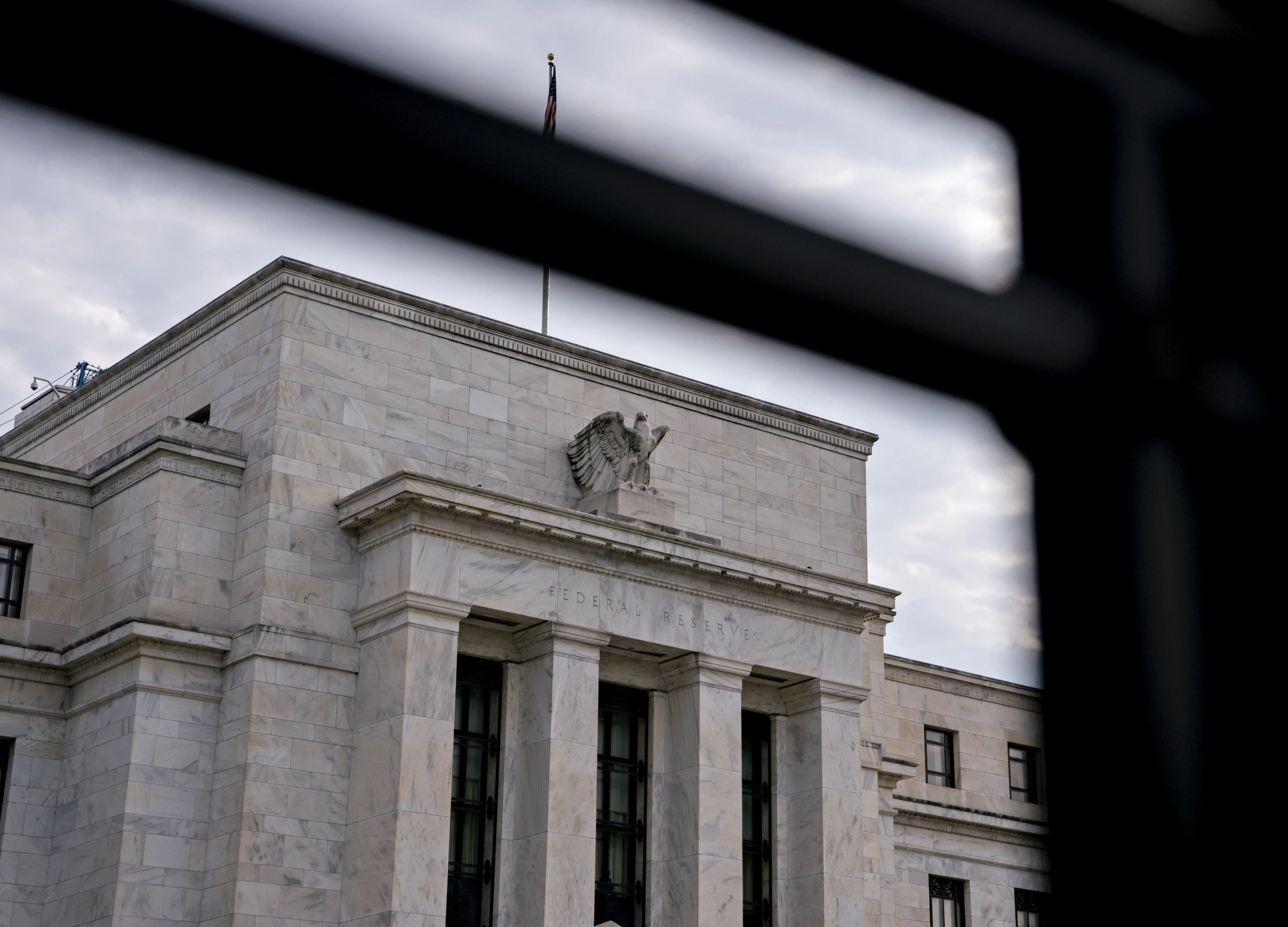 Will-They-Won’t-They Fed Drama Upends $1.9 Billion Rate-Cut Bet