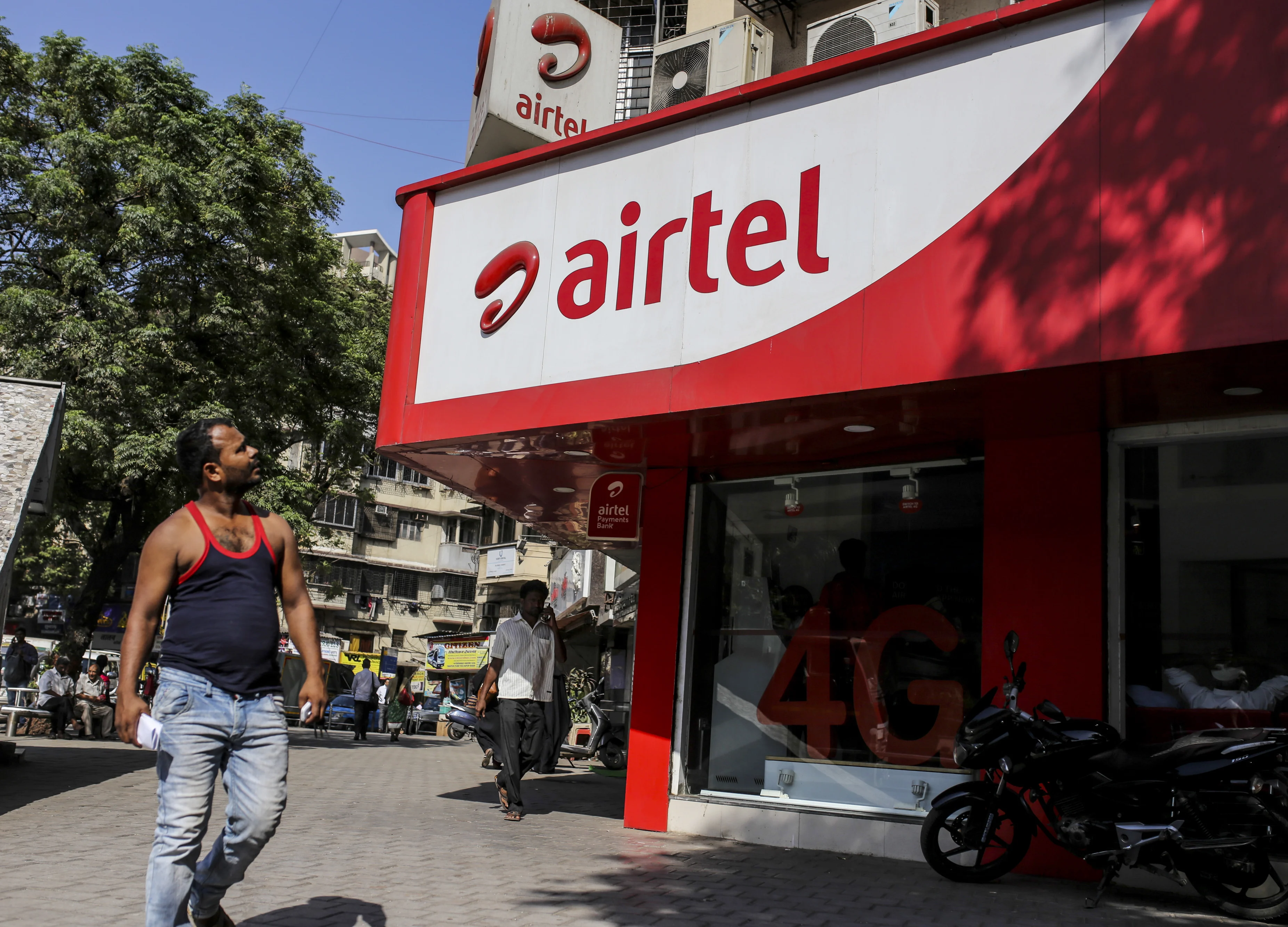 Bharti Airtel Bonds Gain After Reported Plans to Cut $7 Billion in Debt