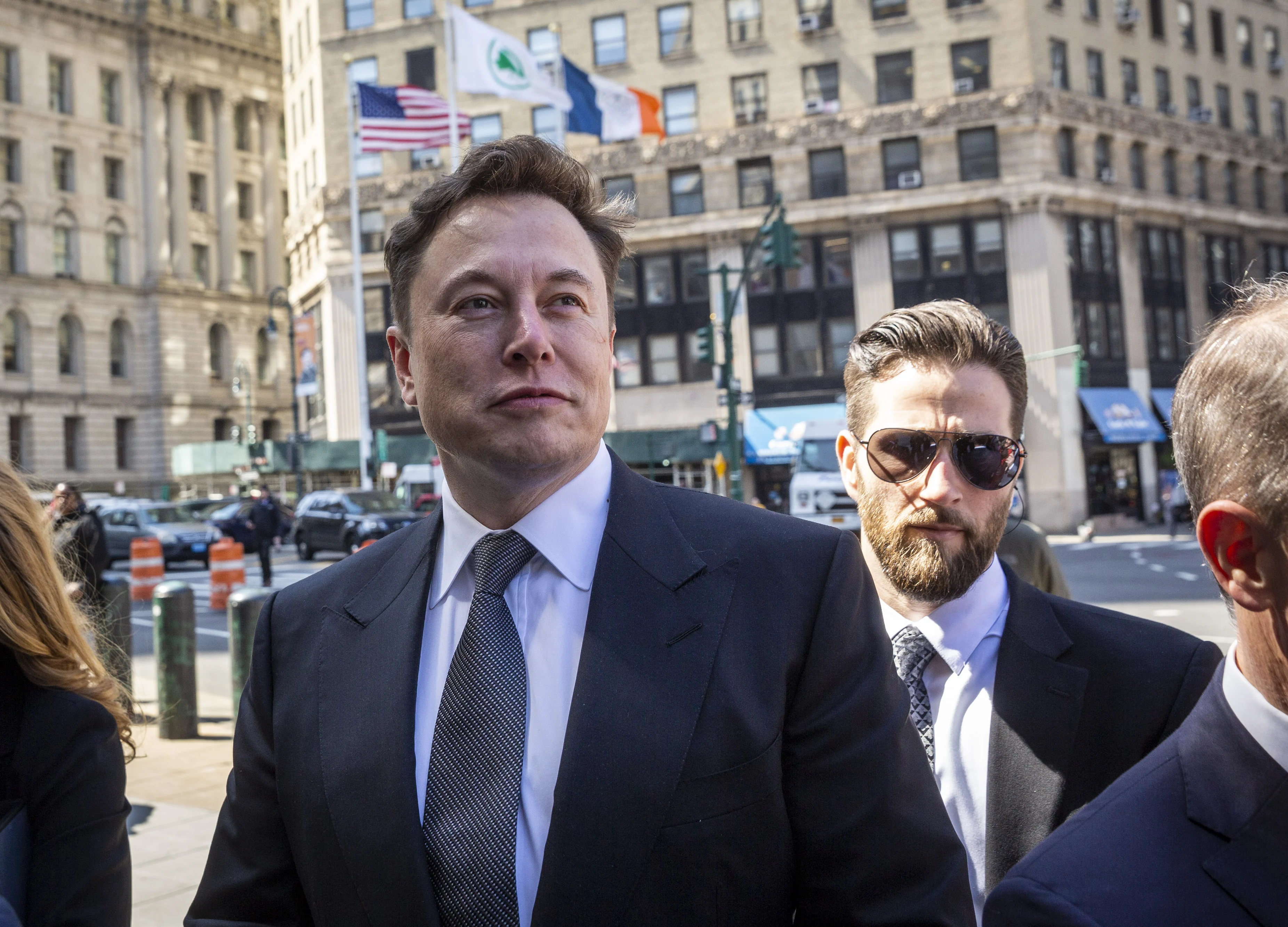 Musk Can’t Escape Investor’s Claims Over ‘Extraordinary’ Award