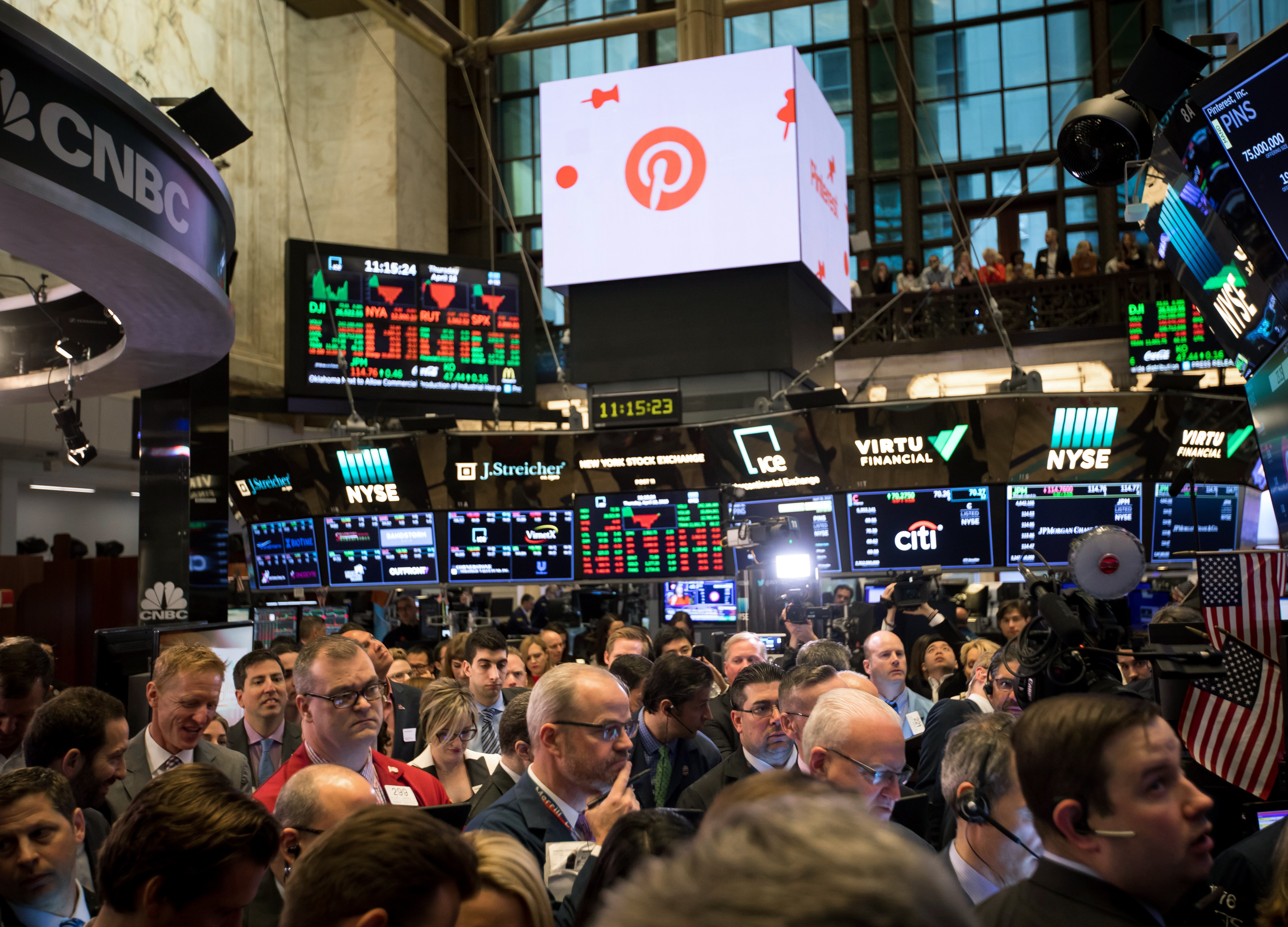 Stocks Tumble, Bonds Climb as Slowdown Fears Mount: Markets Wrap