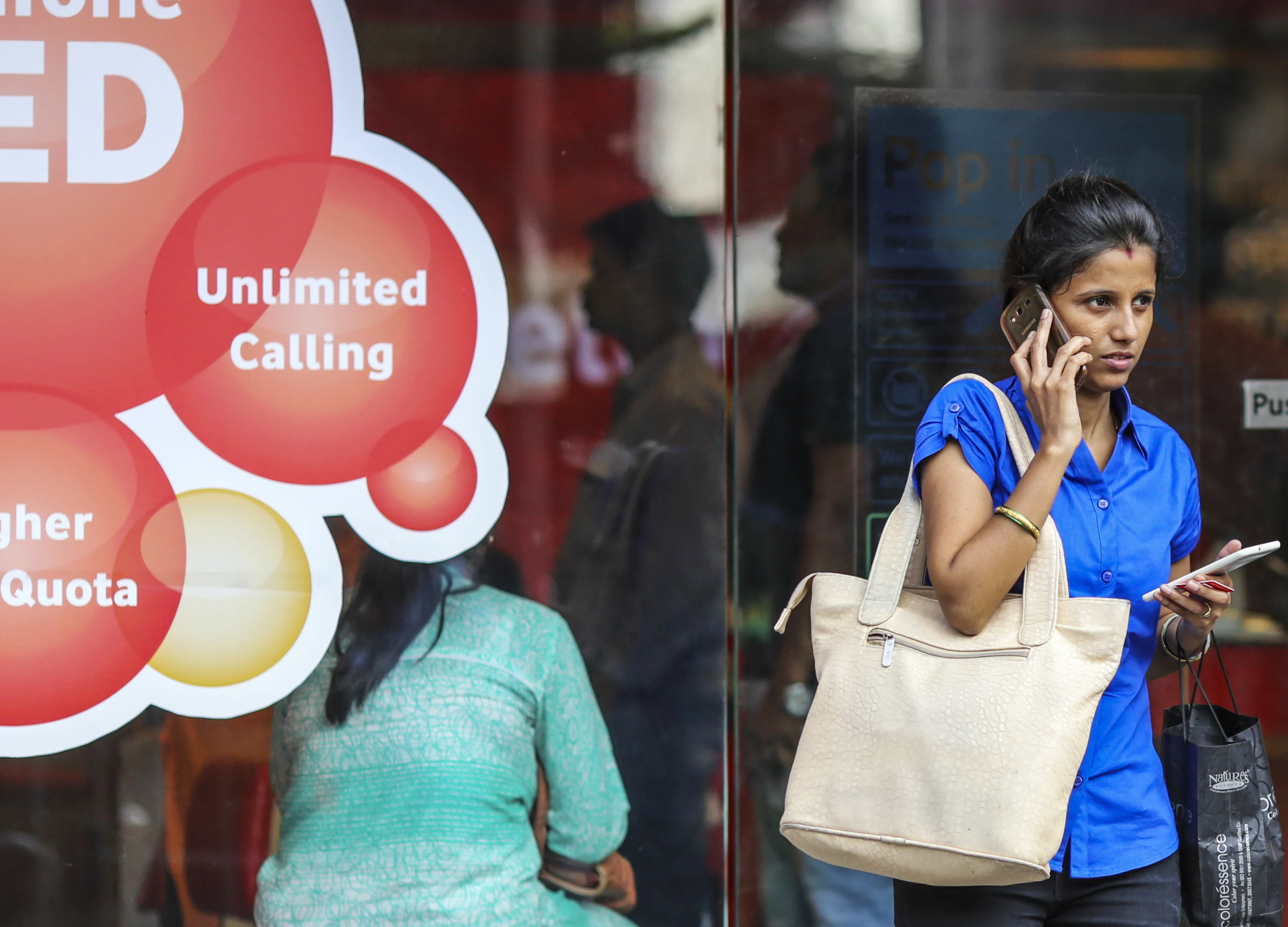 Vodafone May Suffer $1.1 Billion Writedown From Indian Price War
