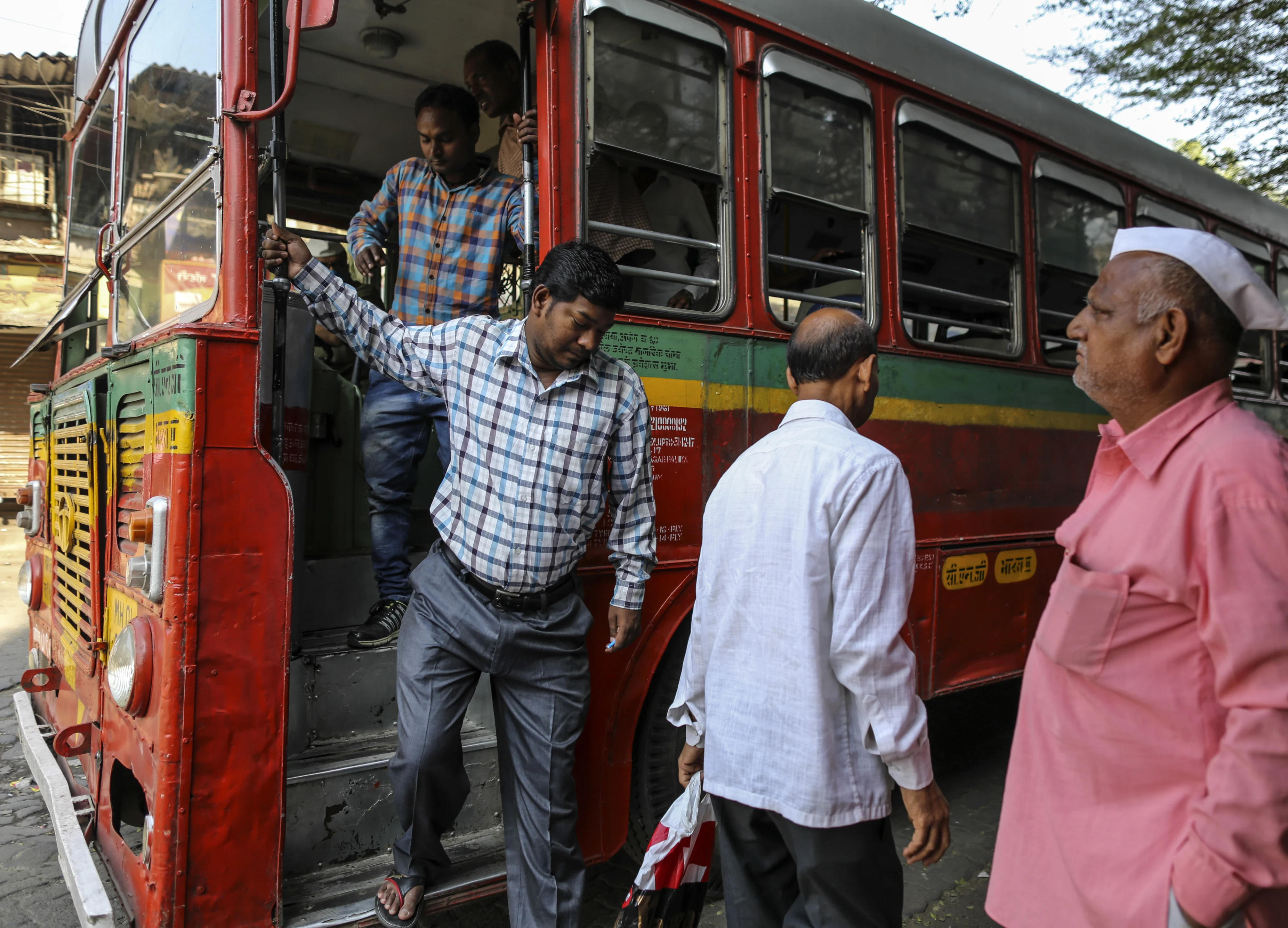 BEST Workers Union Threatens Indefinite Strike From Oct. 9