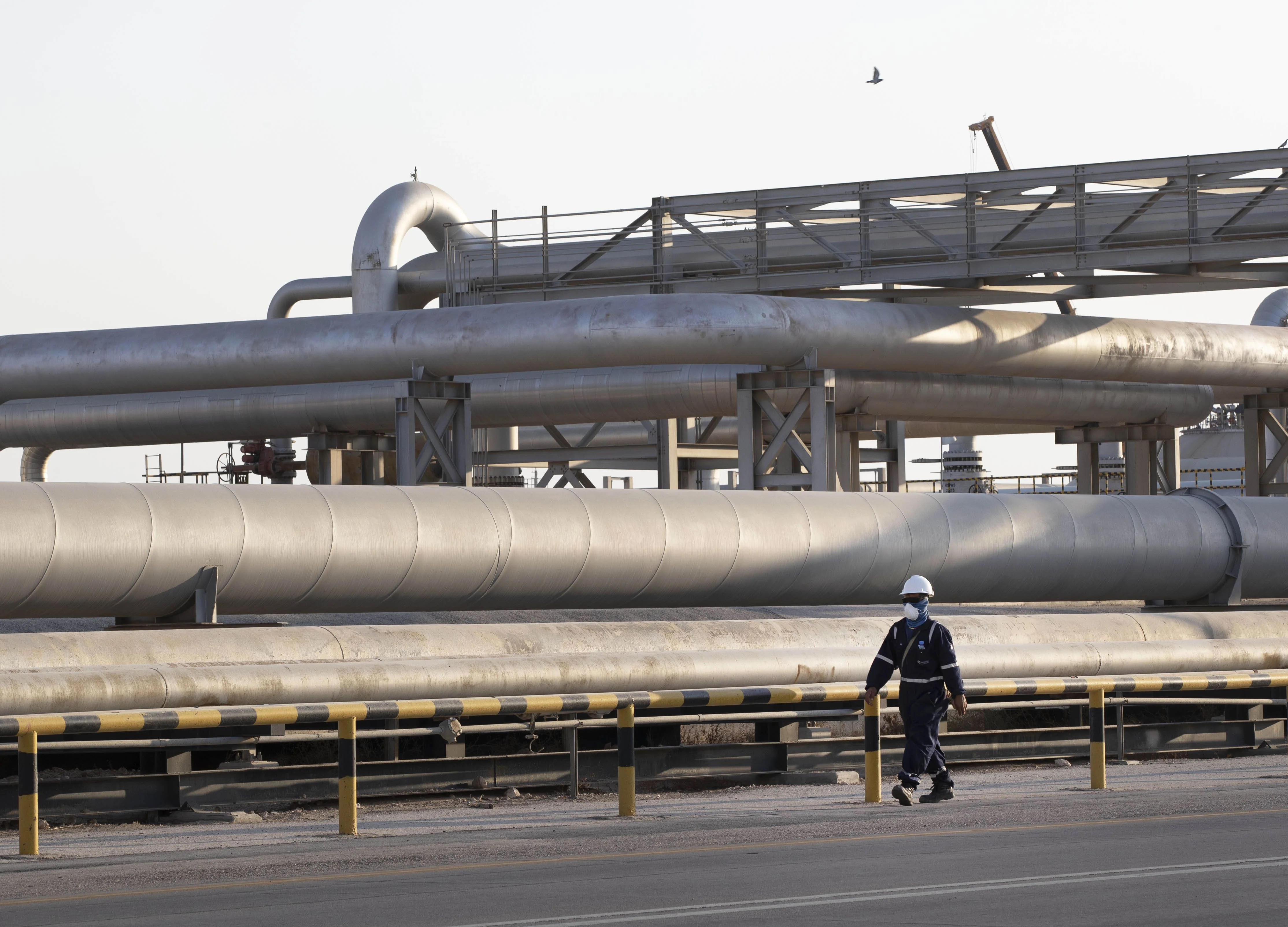 Oil Falls as Report Signals U.S. Crude Stockpiles on the Rise