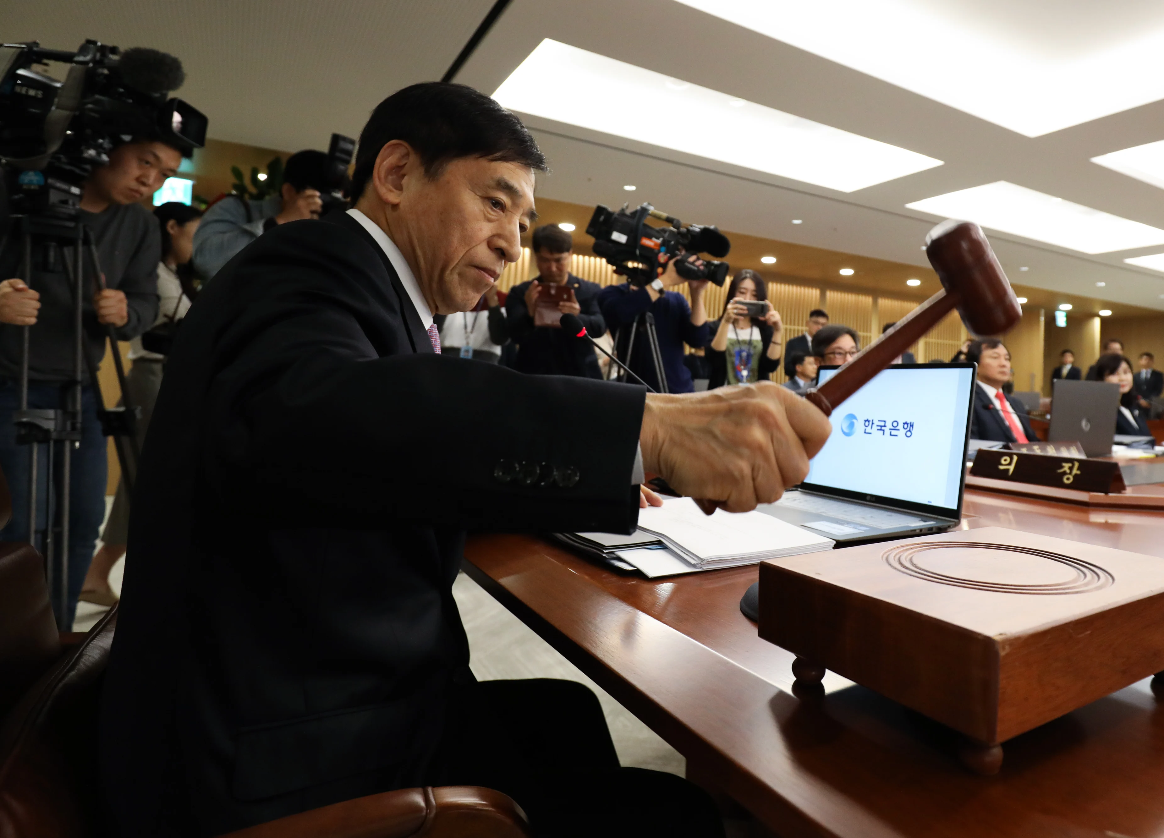 Bank of Korea Warns of Weaker Growth After Cutting Rates Again