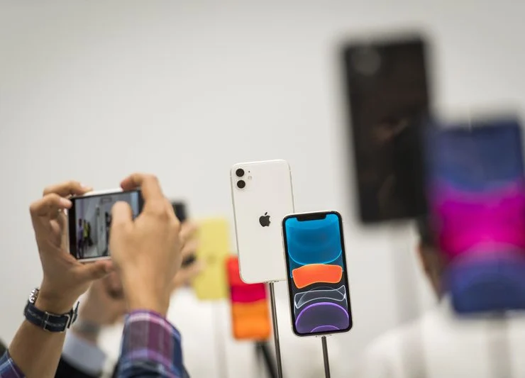 Apple’s Lower Prices, Users’ Aging Handsets Drive iPhone Demand