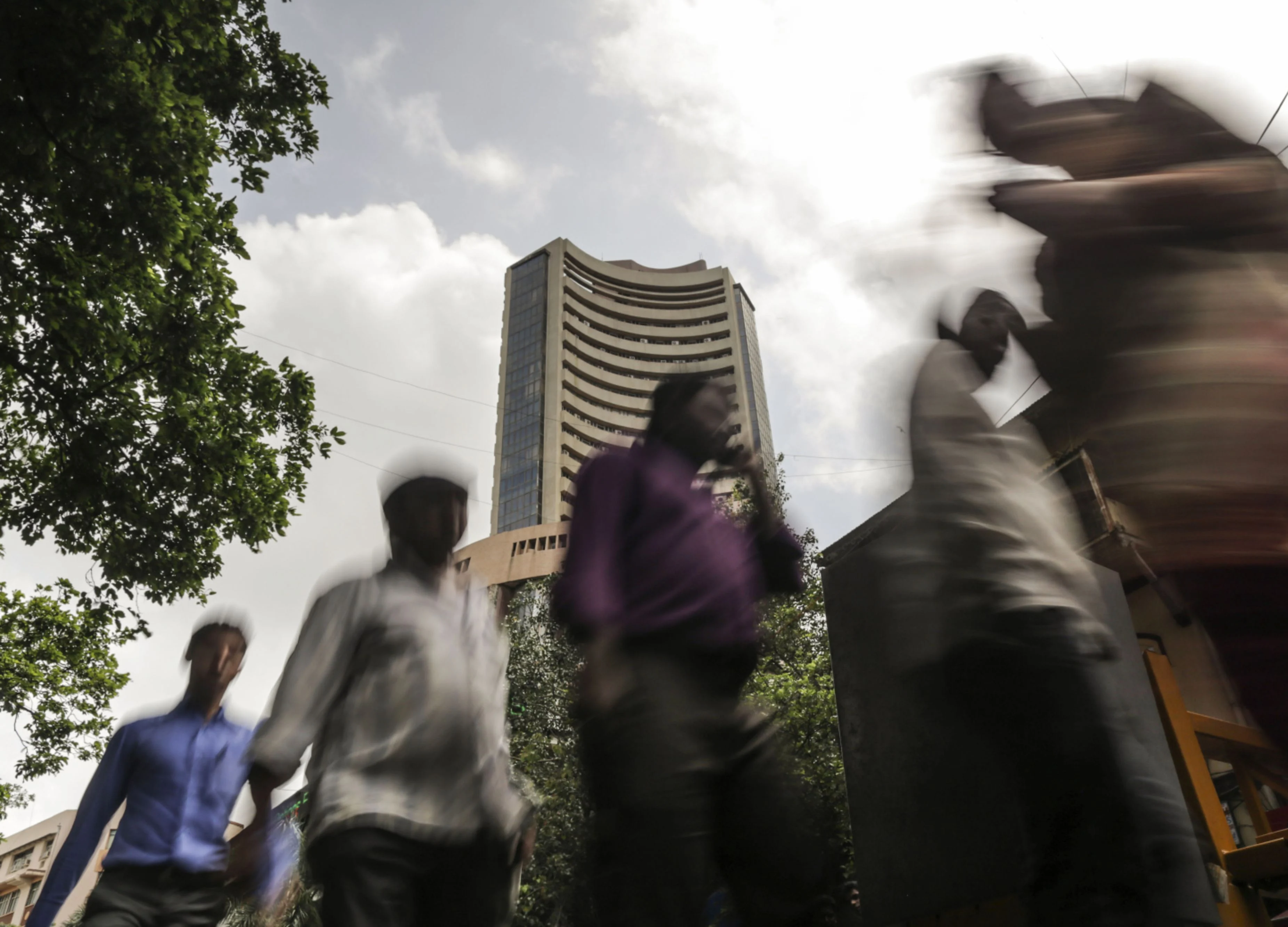 3M India Shares Plunge Nearly 10% After Single Large Trade