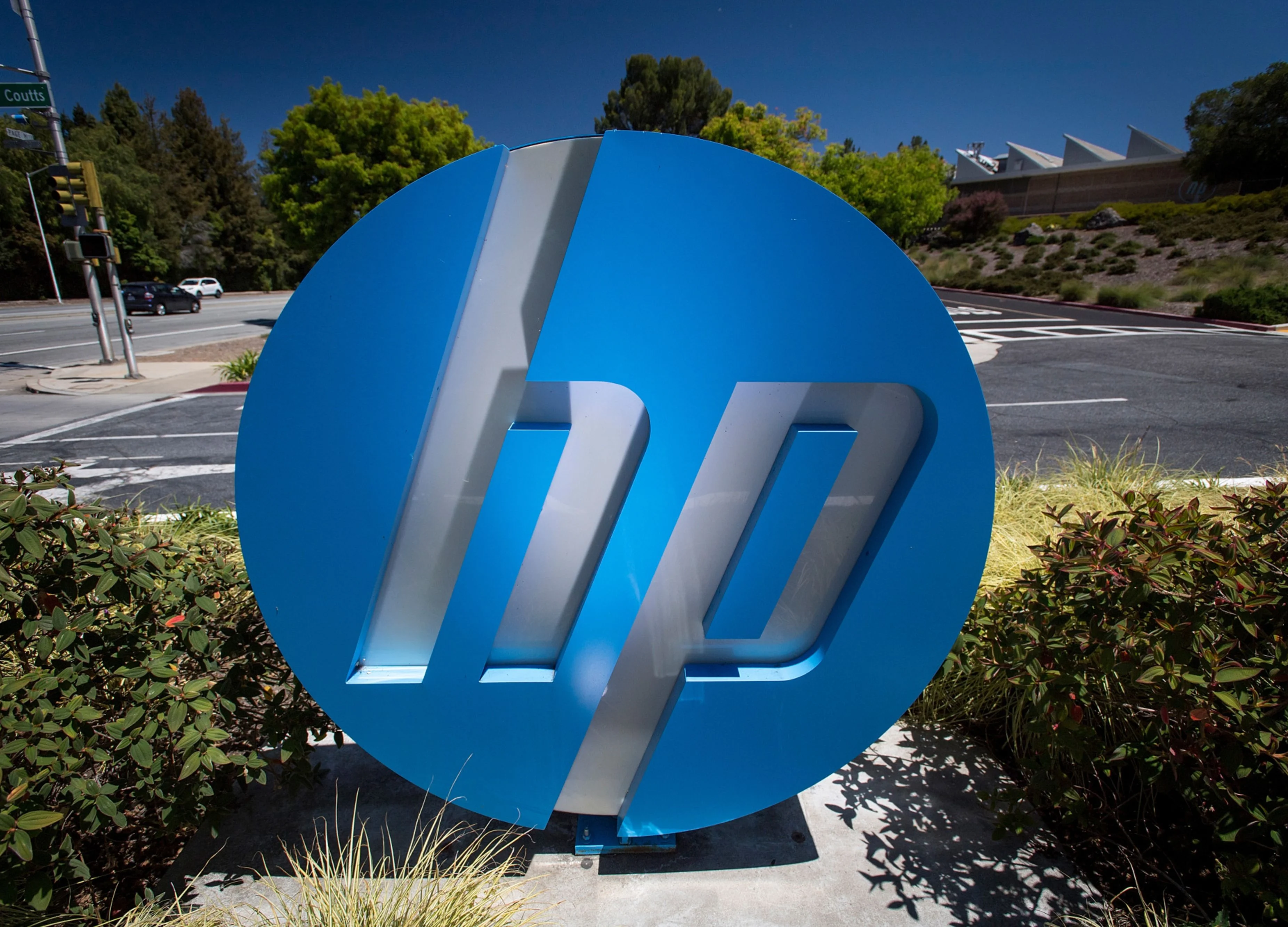 HP Will Return $16 Billion to Investors to Parry Xerox Bid