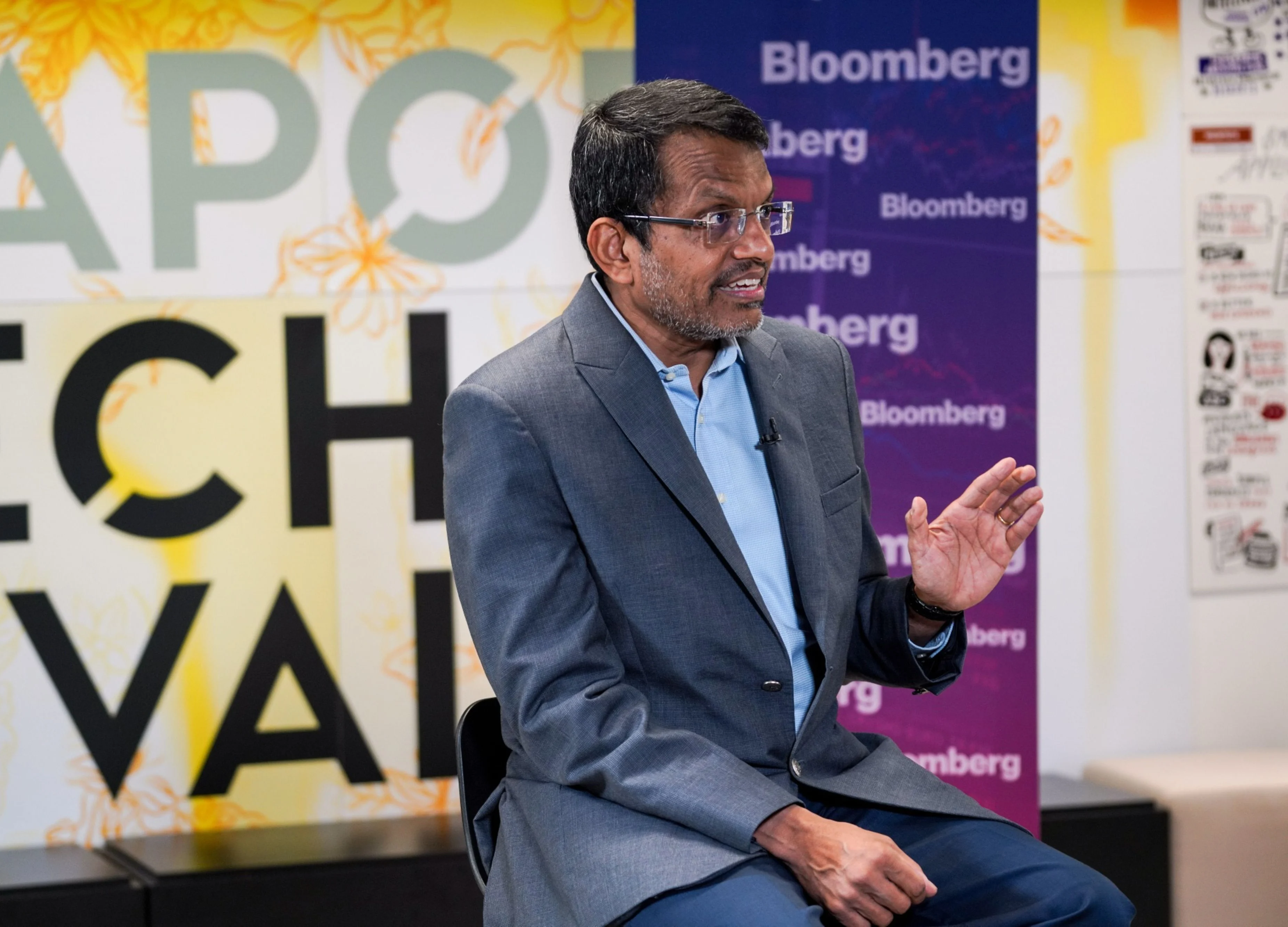 Singapore’s Central Bank Chief Sees Slow Economic Recovery