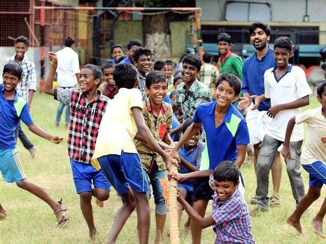Children and volunteers play ‘tug-of-war’ in Cochin. (Photograph: Make A Difference)