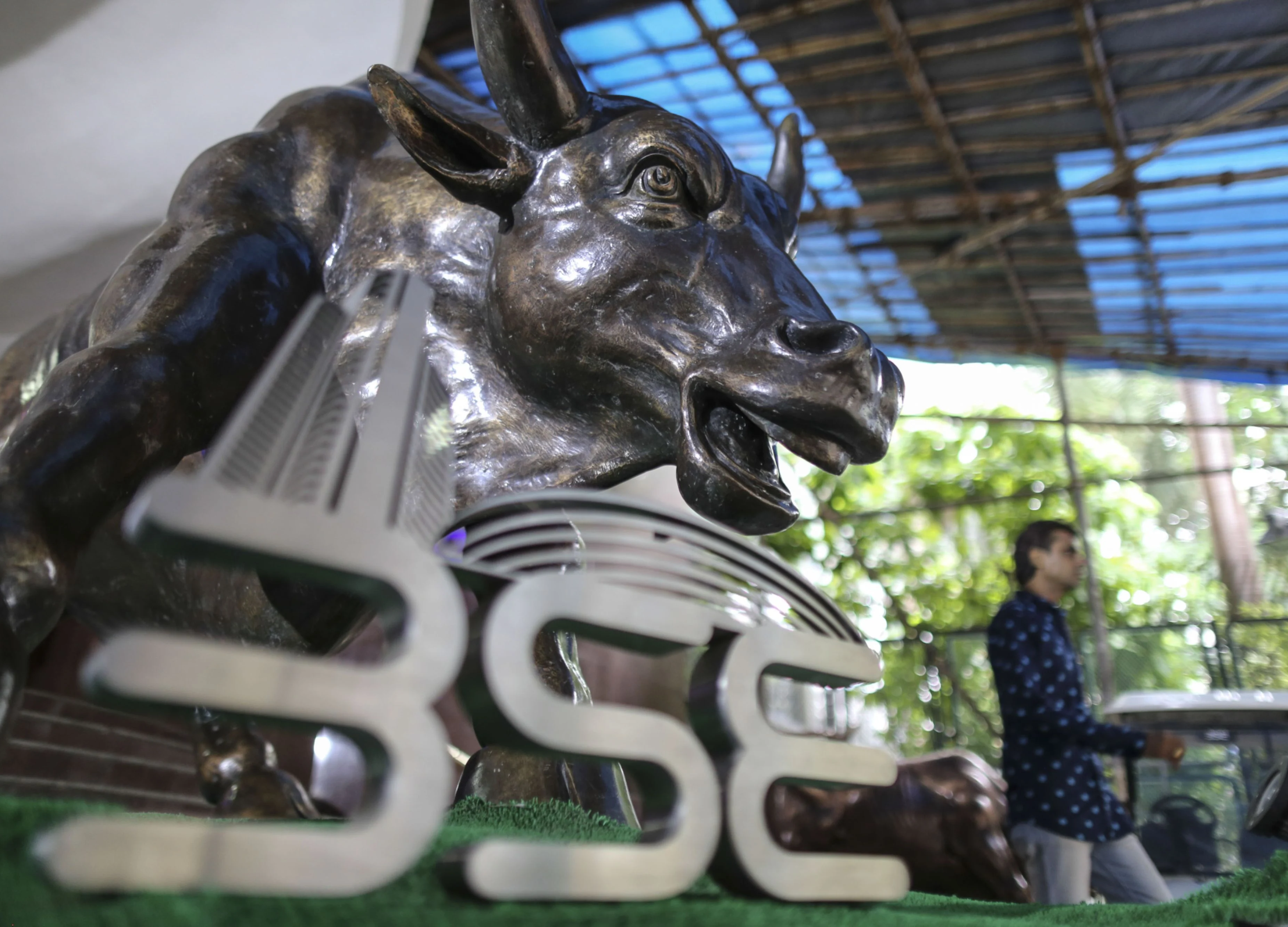 Stocks To Watch: Bharti Airtel, Central Bank of India, Infosys, RIL, Shree Cement, Siemens, Vodafone Idea, Yes Bank