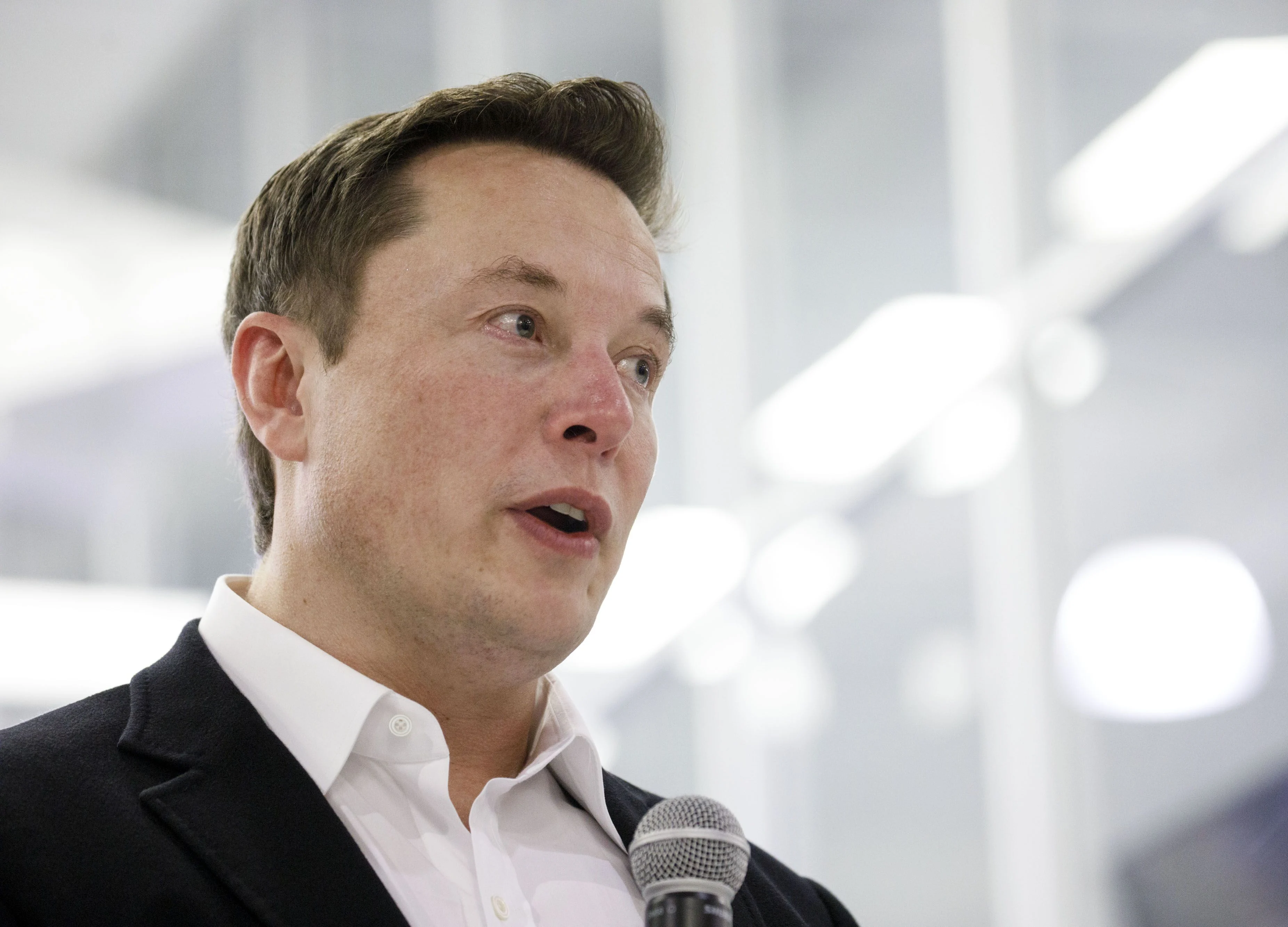 Elon Musk’s Solar Deal Has Become the Top Threat to Tesla’s Future