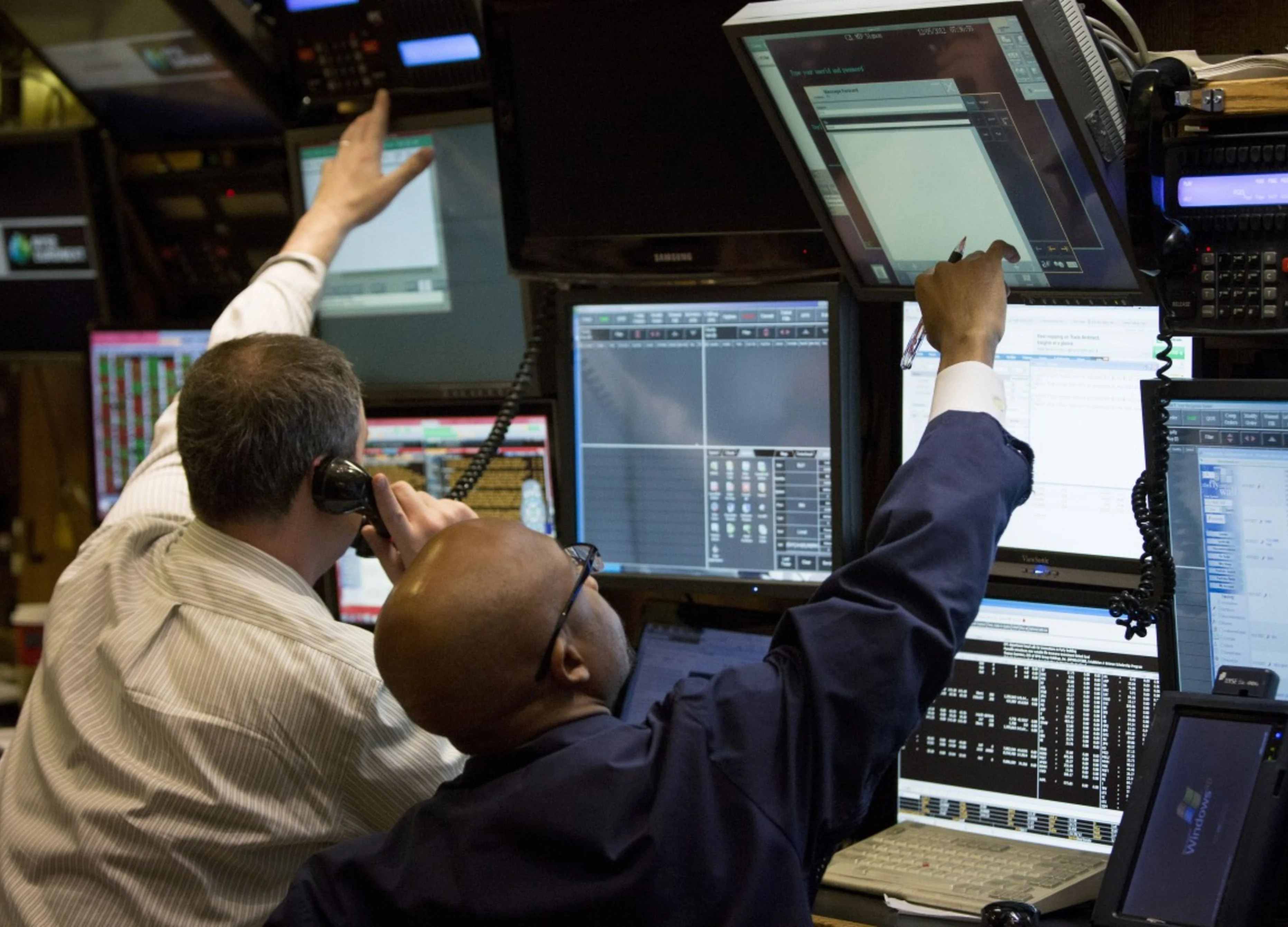 Trading Stock Like a Star CEO Is No Route to Riches, Study Finds