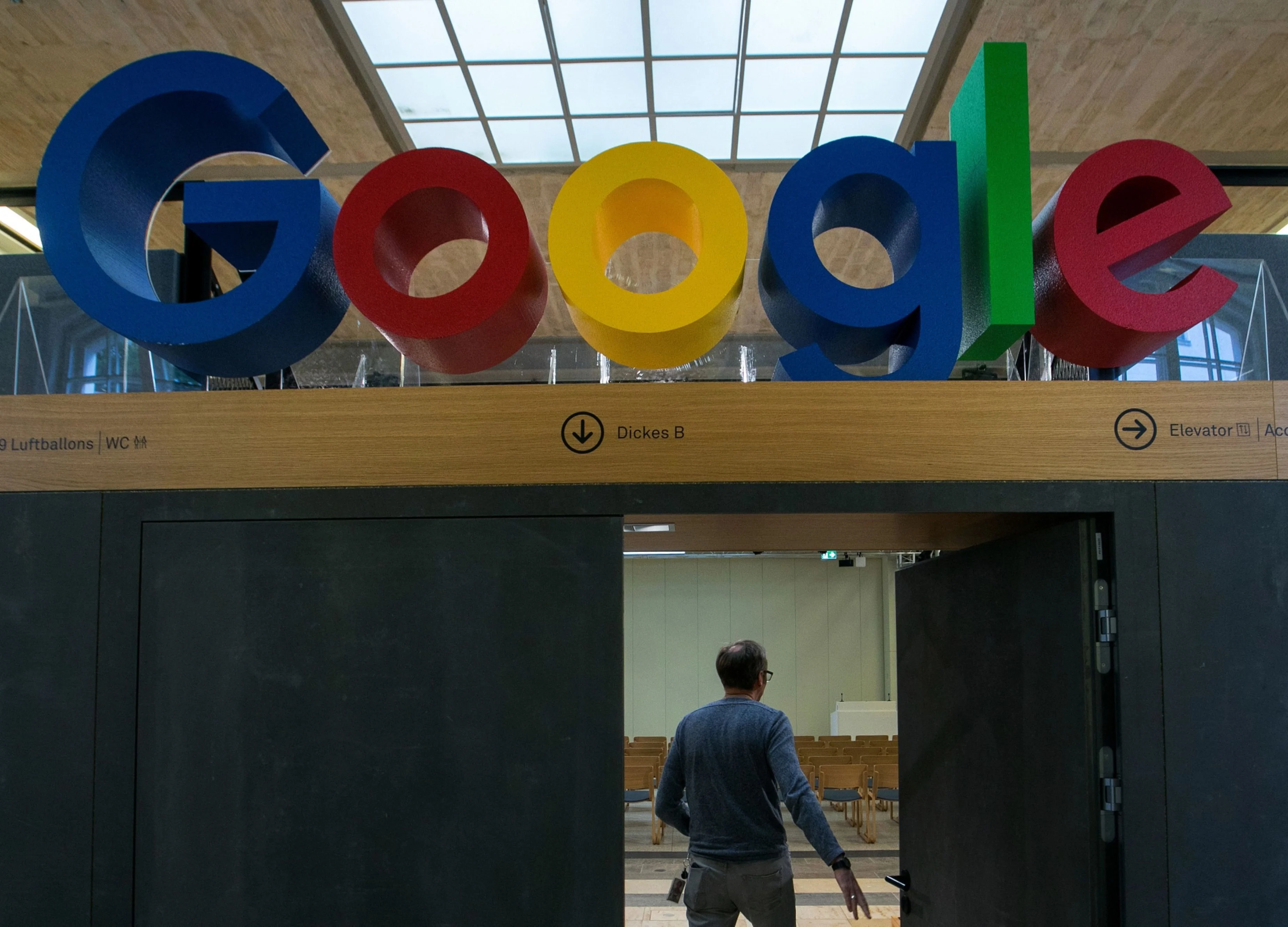 Google Checking Accounts May Give Banks an Edge in Deposit Wars