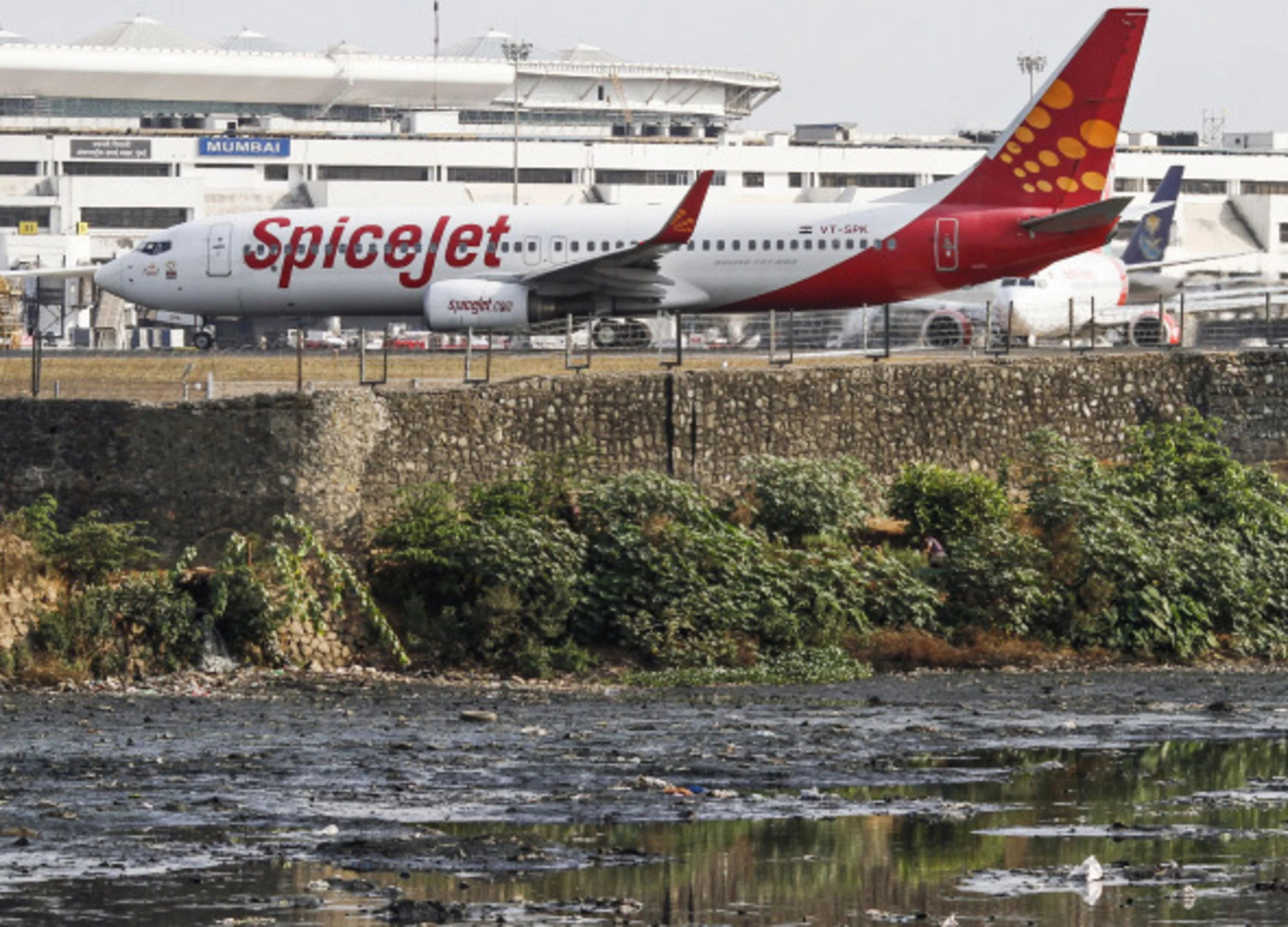 Key Boeing Buyer SpiceJet Says Max to Return Early Next Year