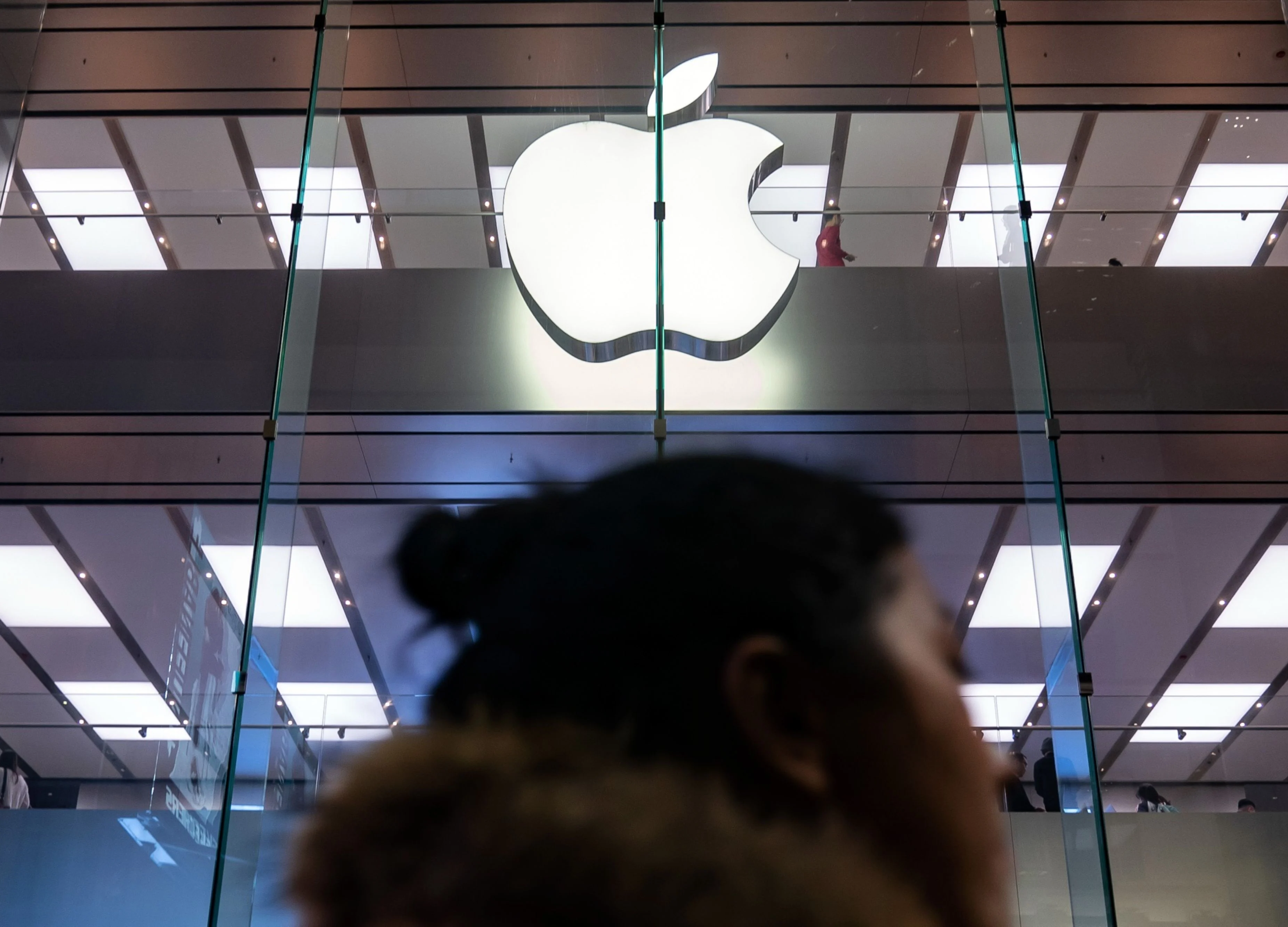 Apple Loses Pair of Key Operations, Supply Chain Executives