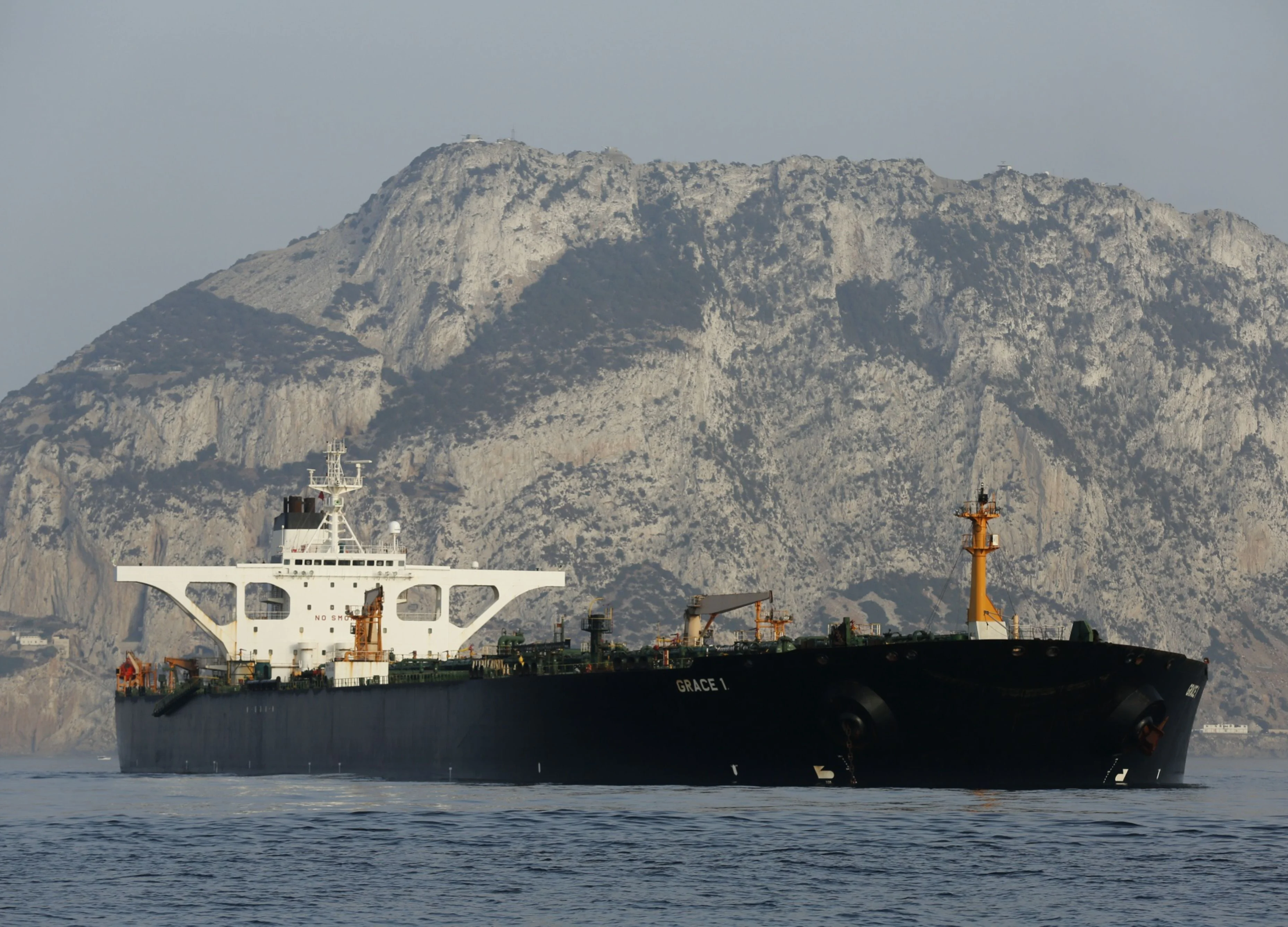 Oil Falls as Pessimism Clouds Prospect of Trade War Settlement