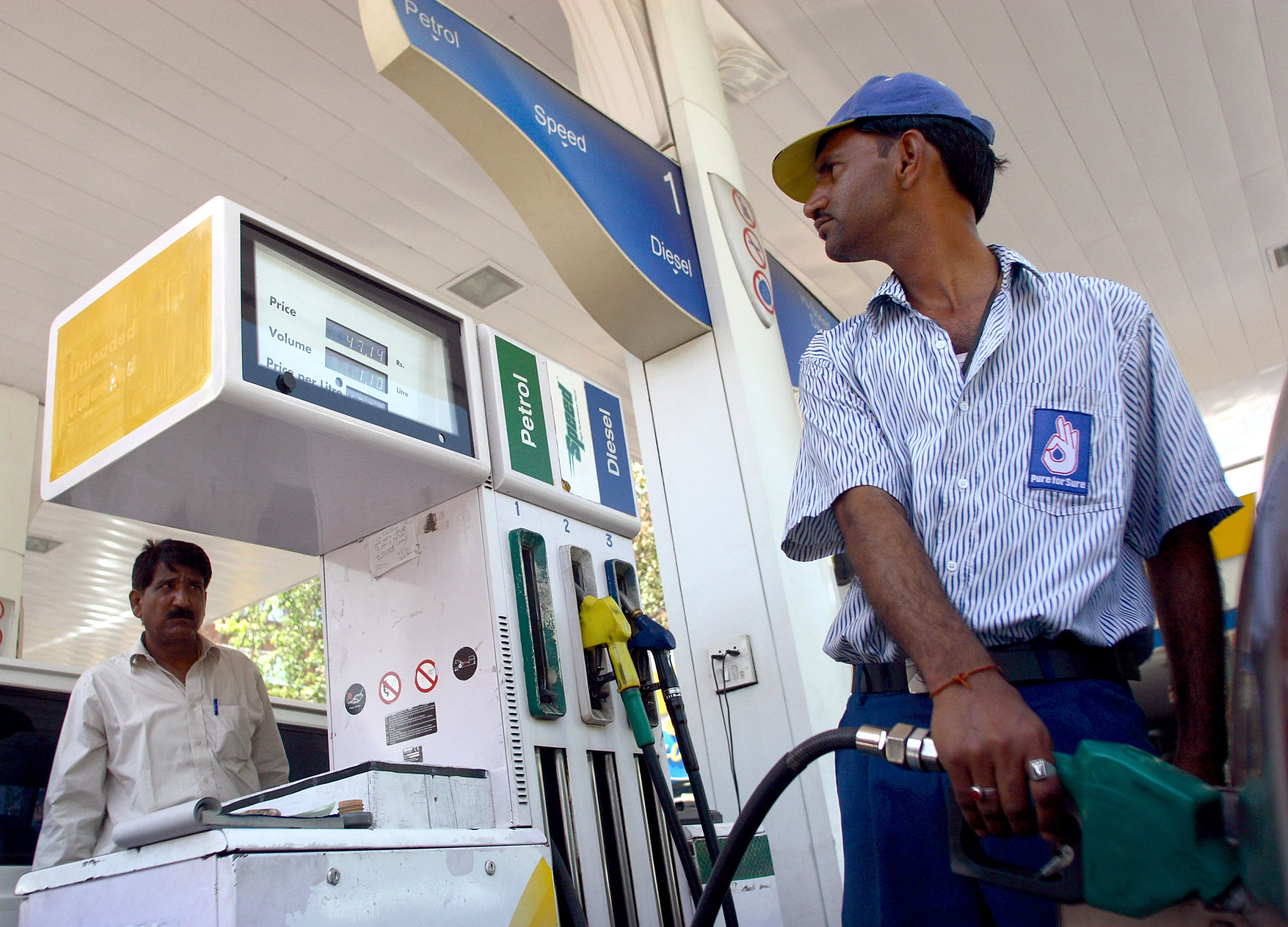 India Approves Privatization of State-Run Refiner