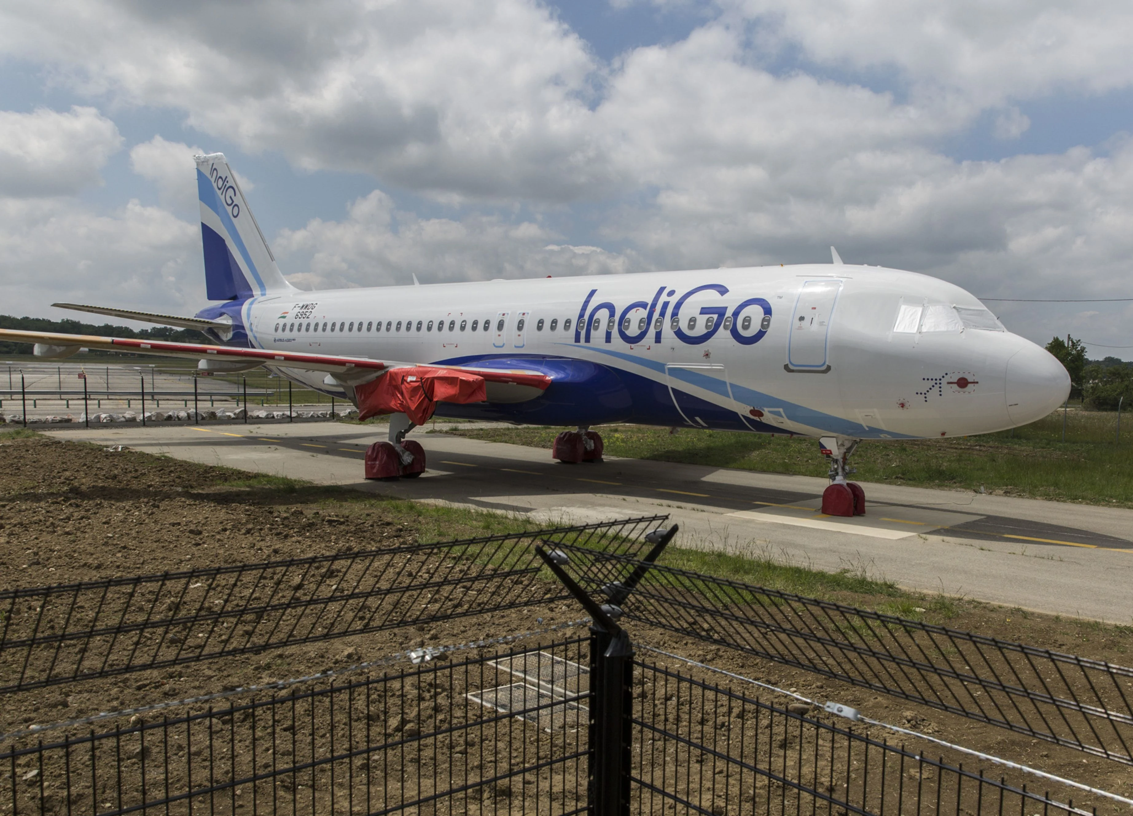 IndiGo, Vistara May Ground Jets as Virus Cases Jump in India