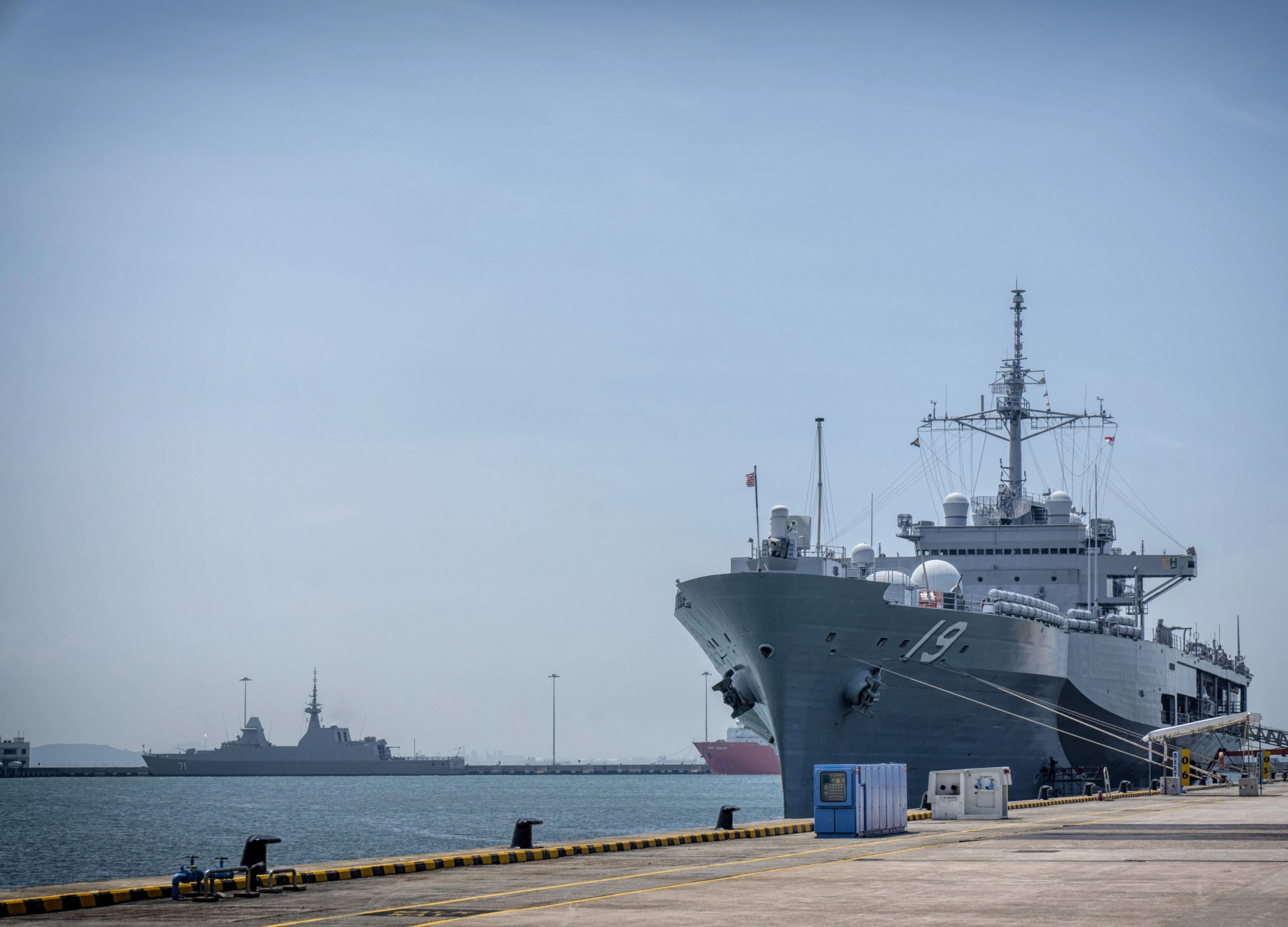 World Powers Tie Up for Naval Force to Police Mideast Oil Routes