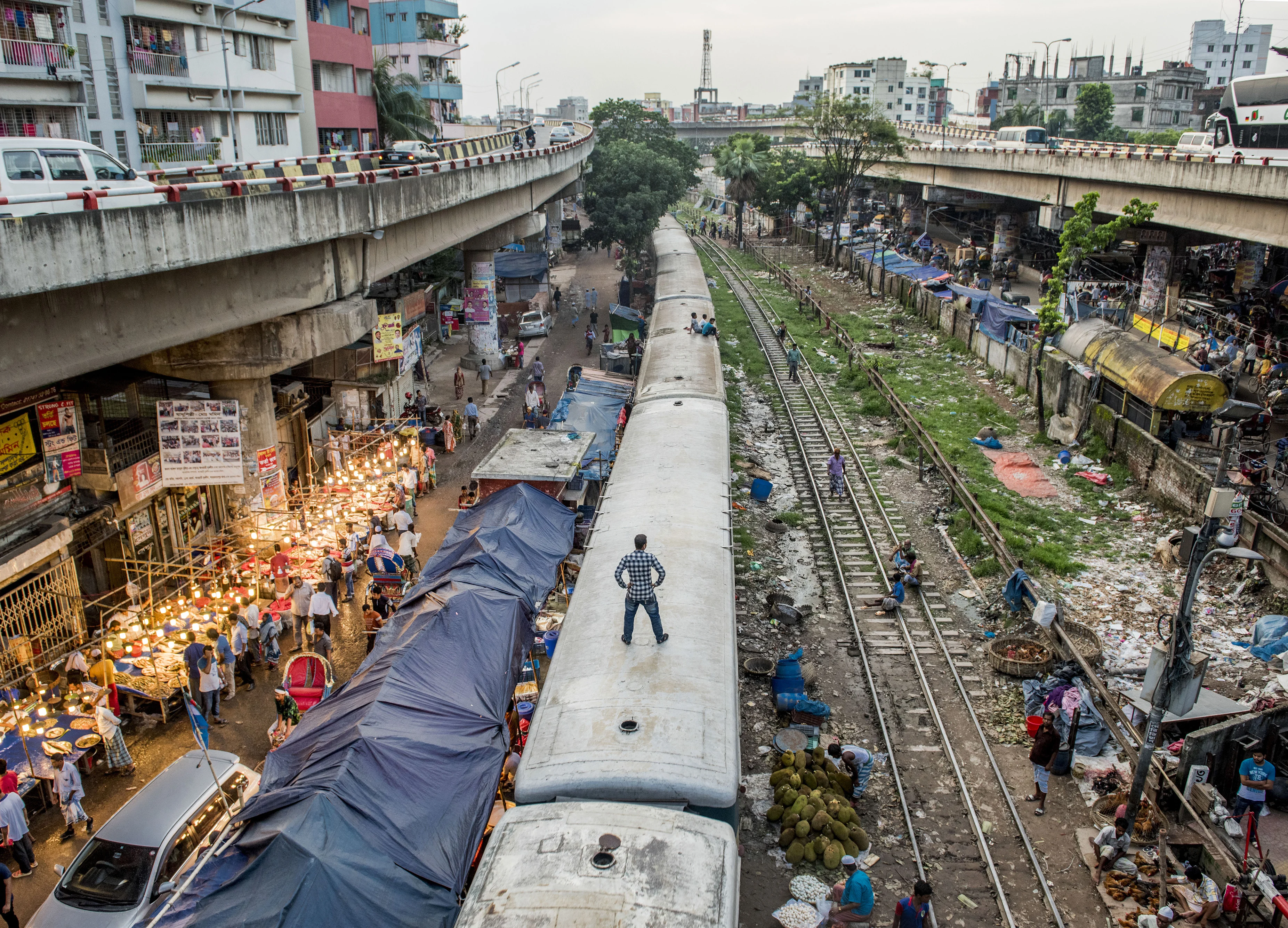 Bangladesh Plans Debut Dollar Bond in Bid to Diversify Economy