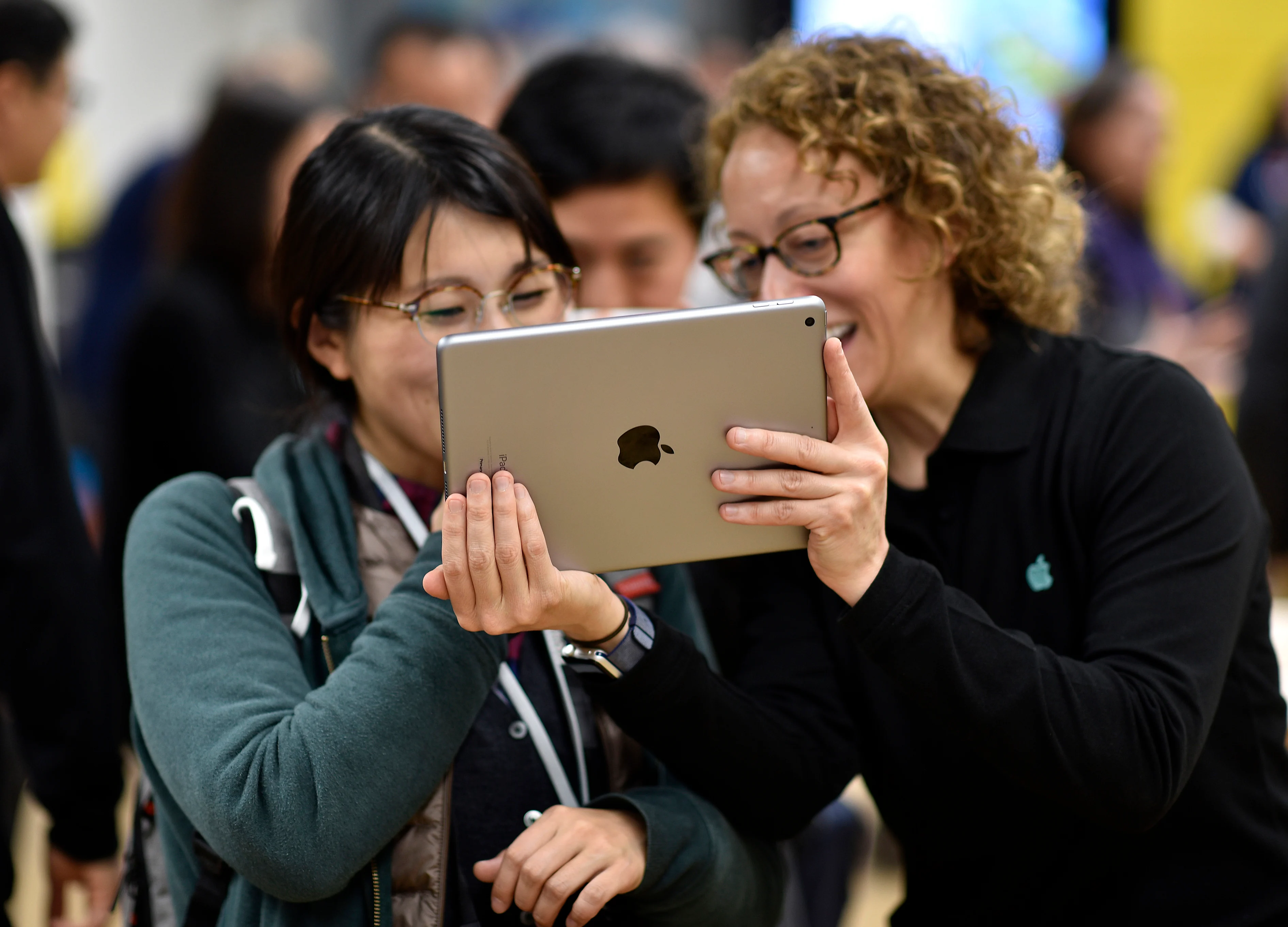 Apple Plans Standalone AR and VR Gaming Headset by 2022 and Glasses Later