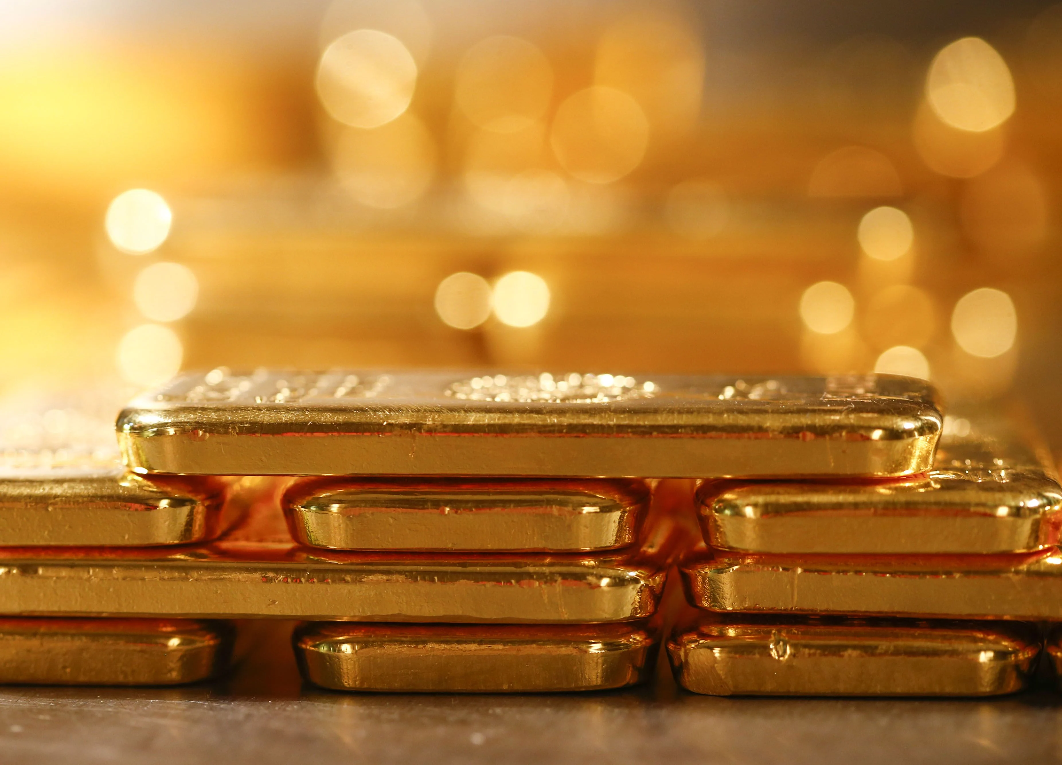 World’s Second-Biggest Gold Buyer Cuts Imports for Fourth Month
