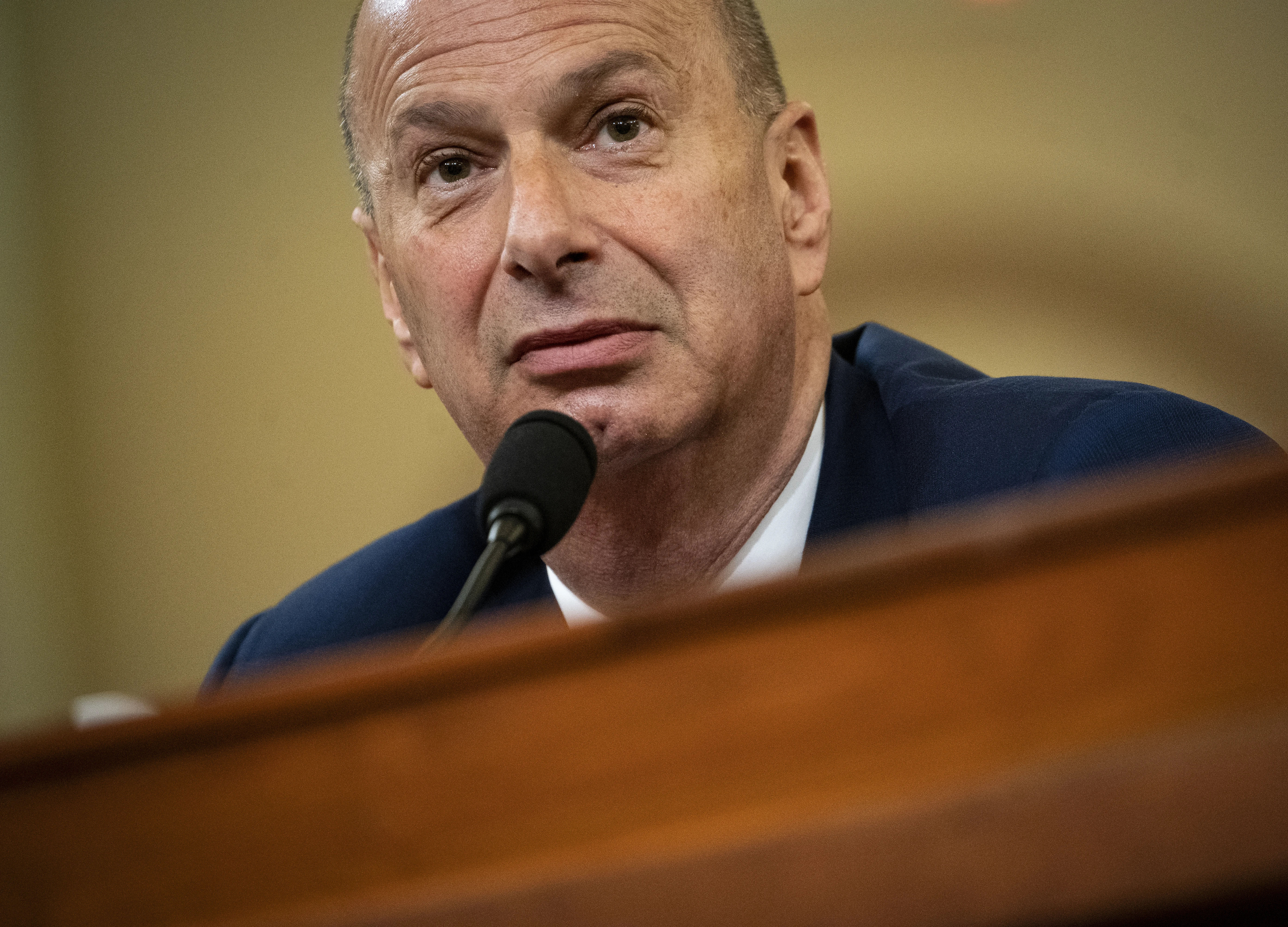 Envoy Undercuts GOP Defense of Trump as Hands-Off on Ukraine