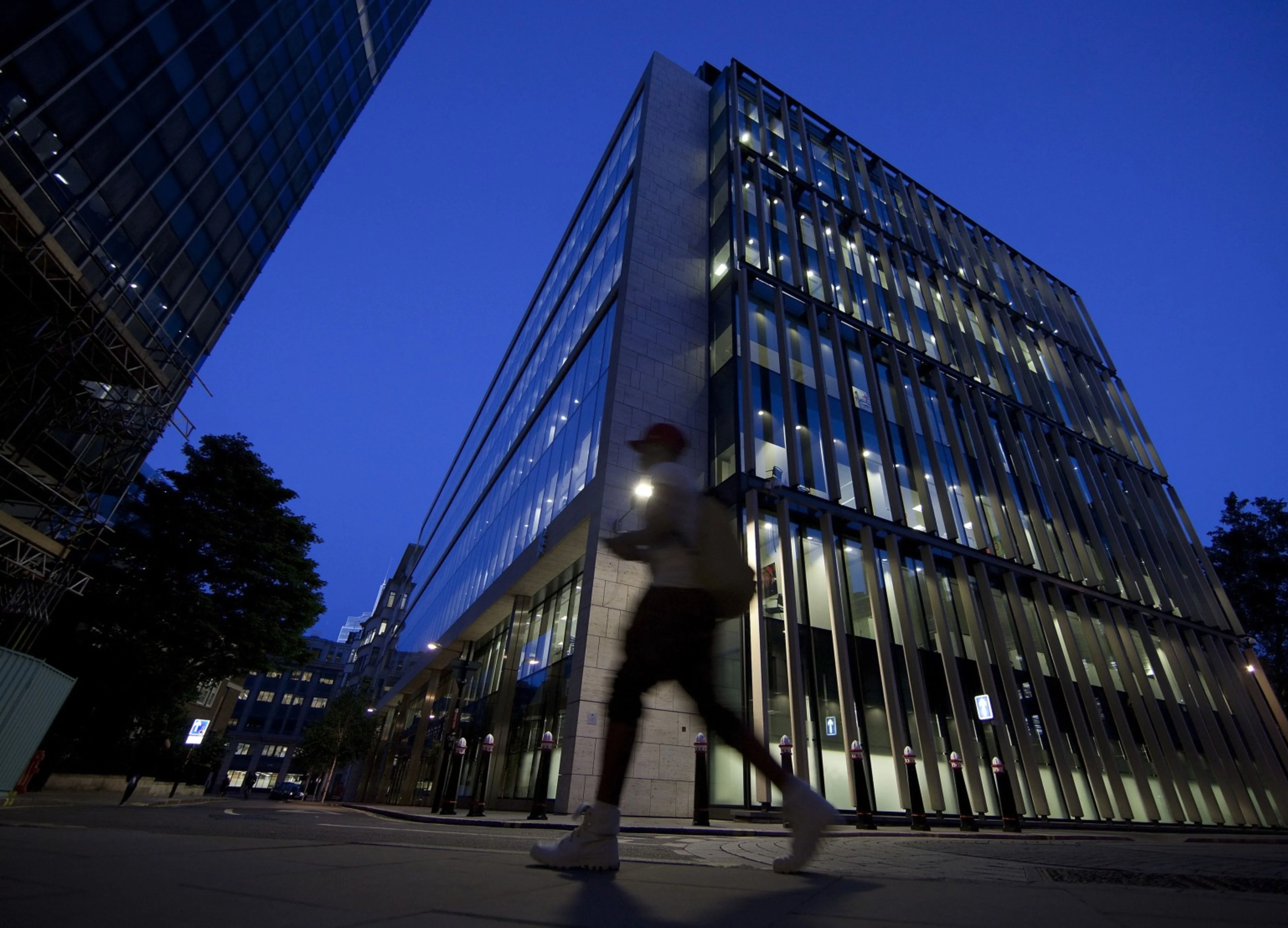 Corporations Pile Into Bond Market as Borrowing Costs Drop
