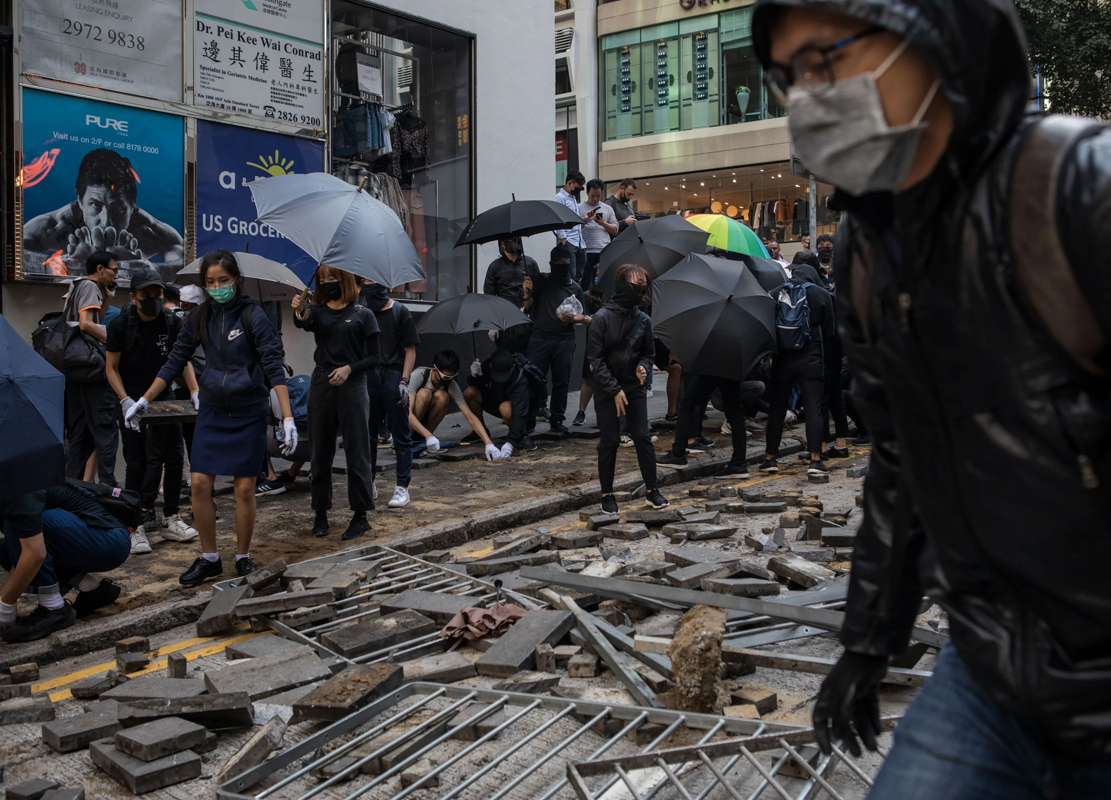 Key Officials Hold Meeting at Lam's Residence: Hong Kong Update