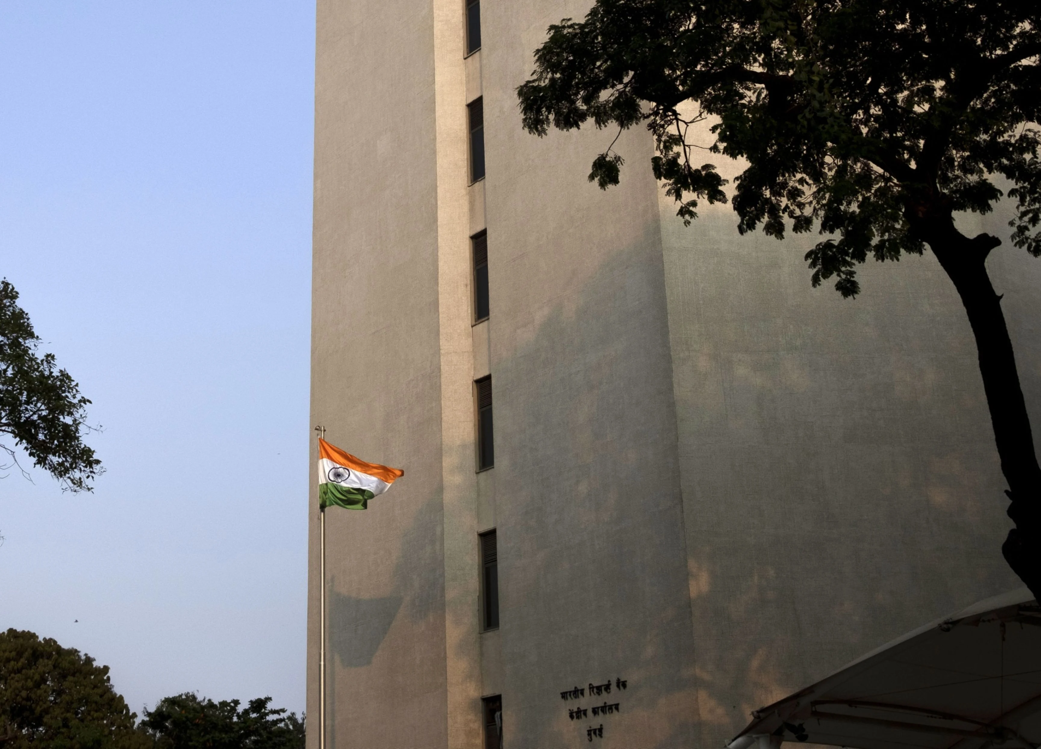 India Central Bank on Course to Cut Rates After Growth Slump