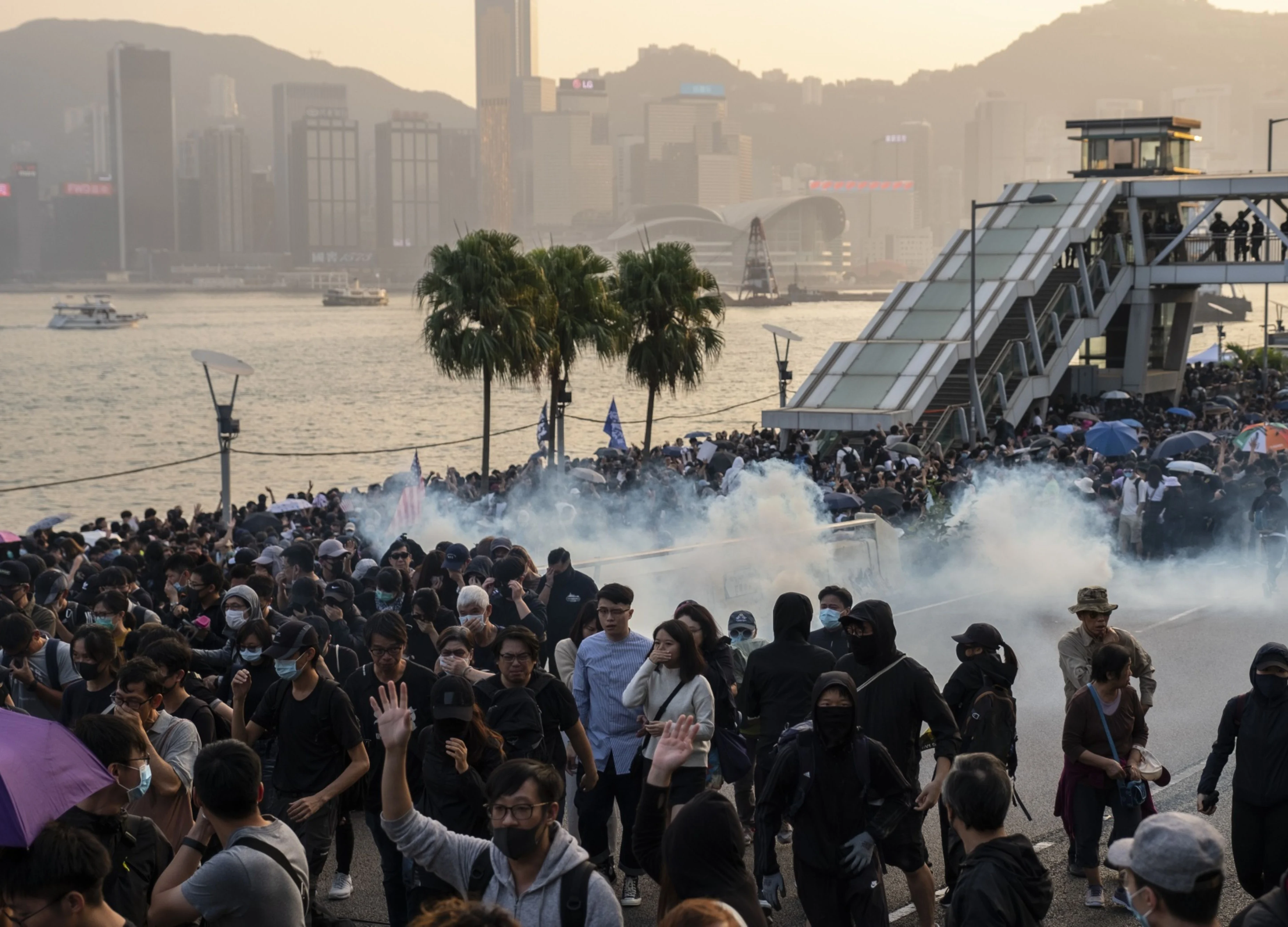Hong Kong Retail Sales Slump Again as Chaos Cripples Economy