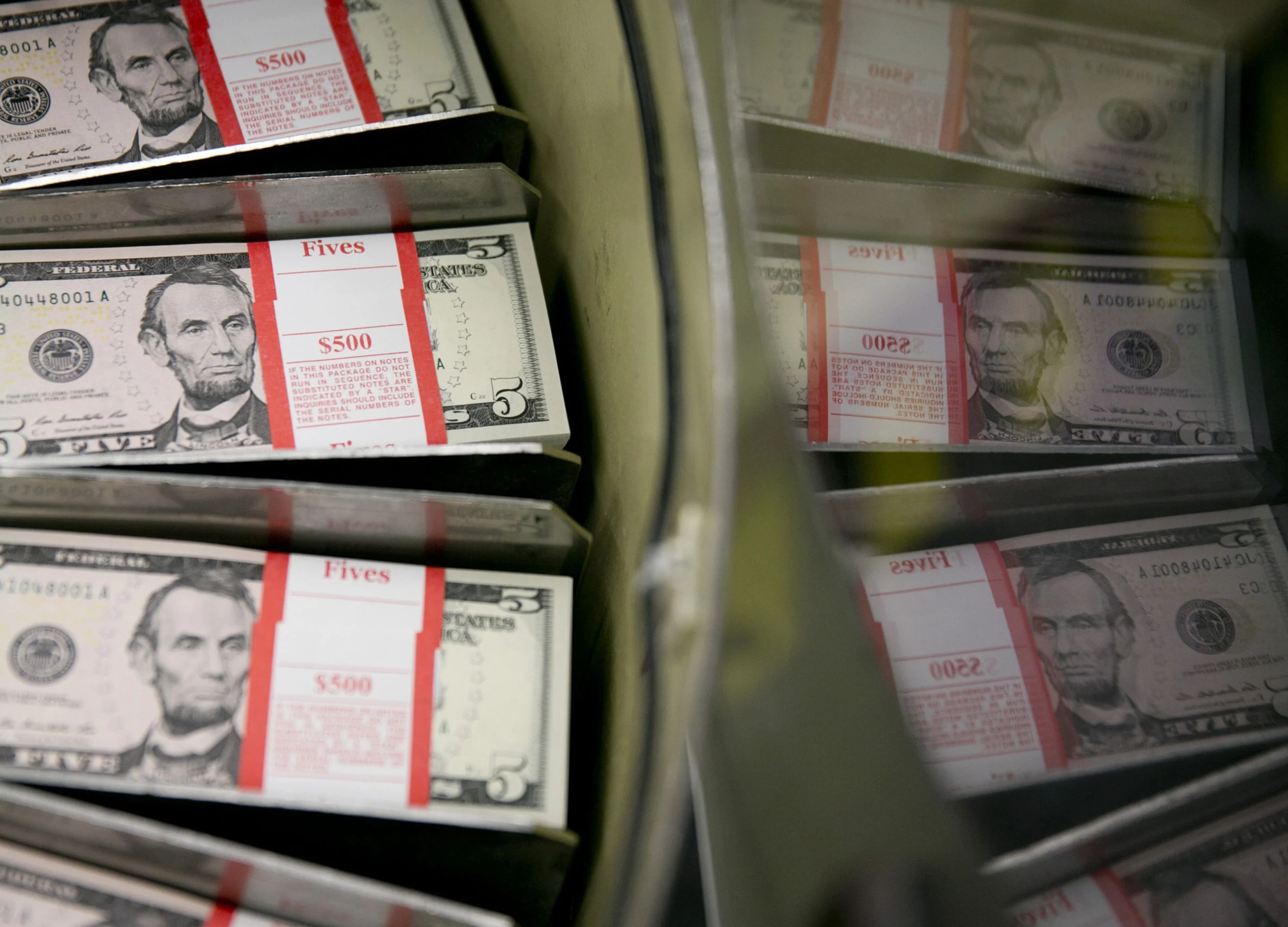 Dimensional to Cut Management Fees on 77 U.S. Mutual Funds