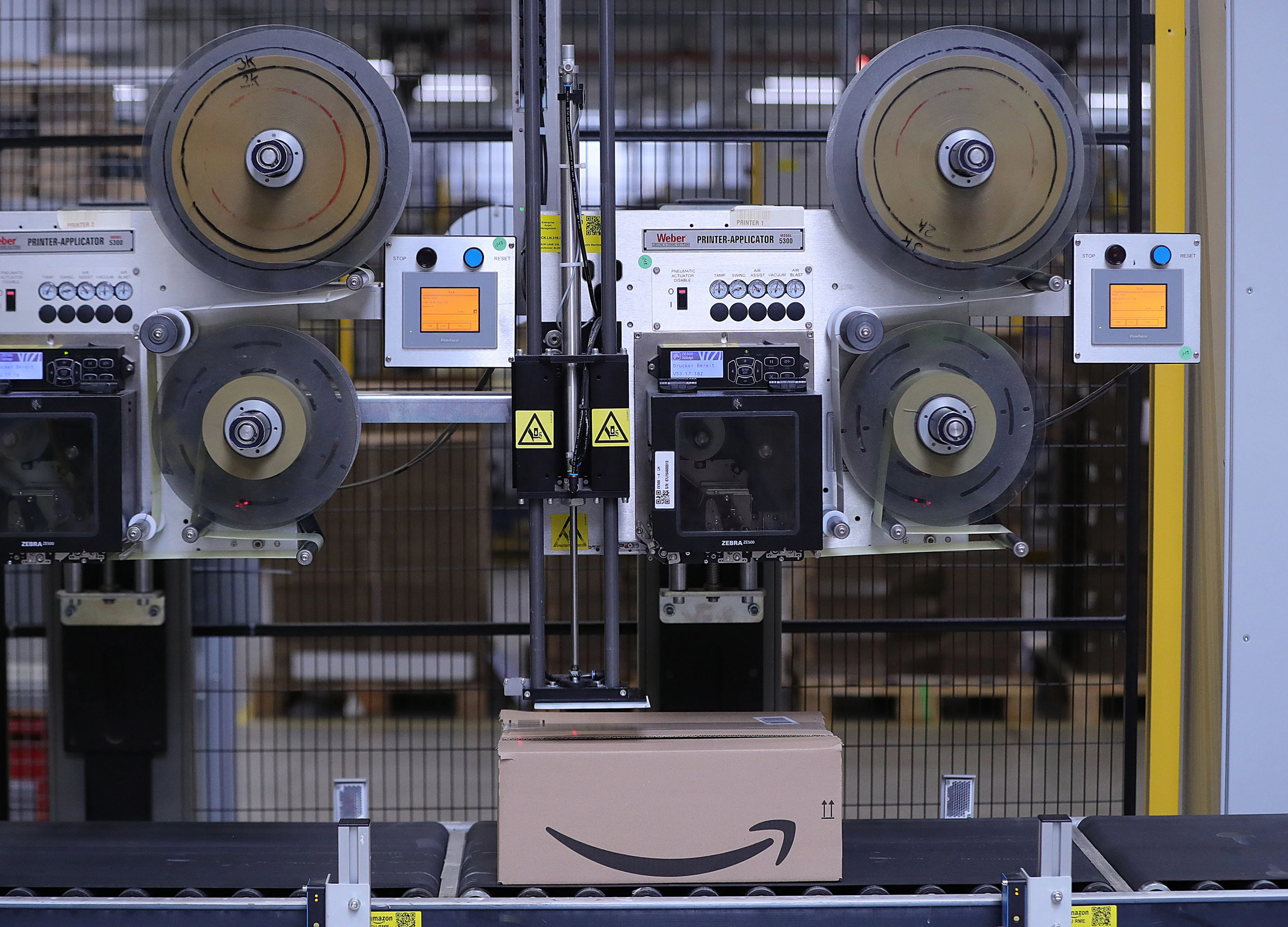 Amazon Aims at Cloud Rivals With Smaller Data Centers, New Chips