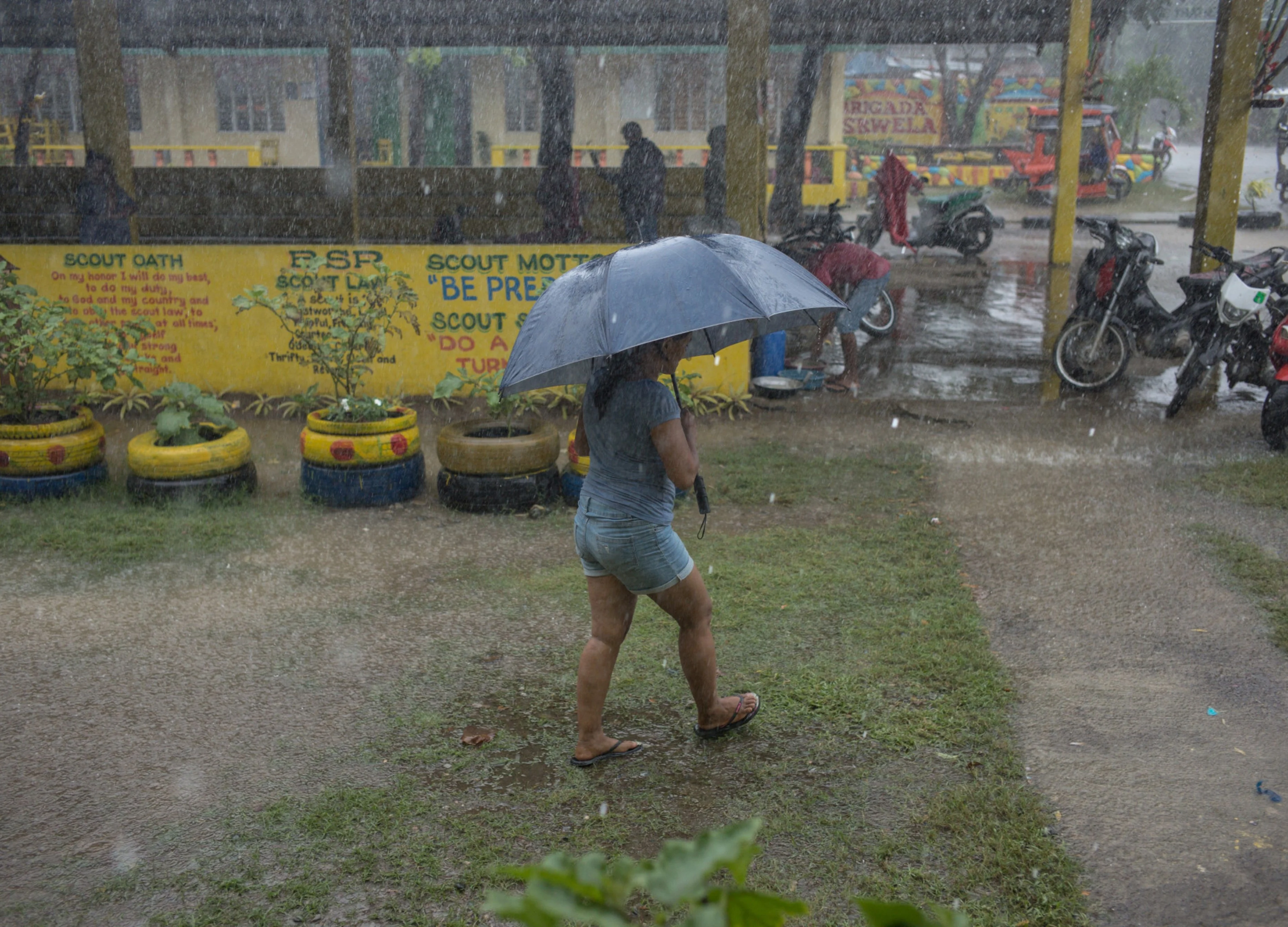 Manila Reopens Airport as Typhoon That Displaced 500,000 Leaves