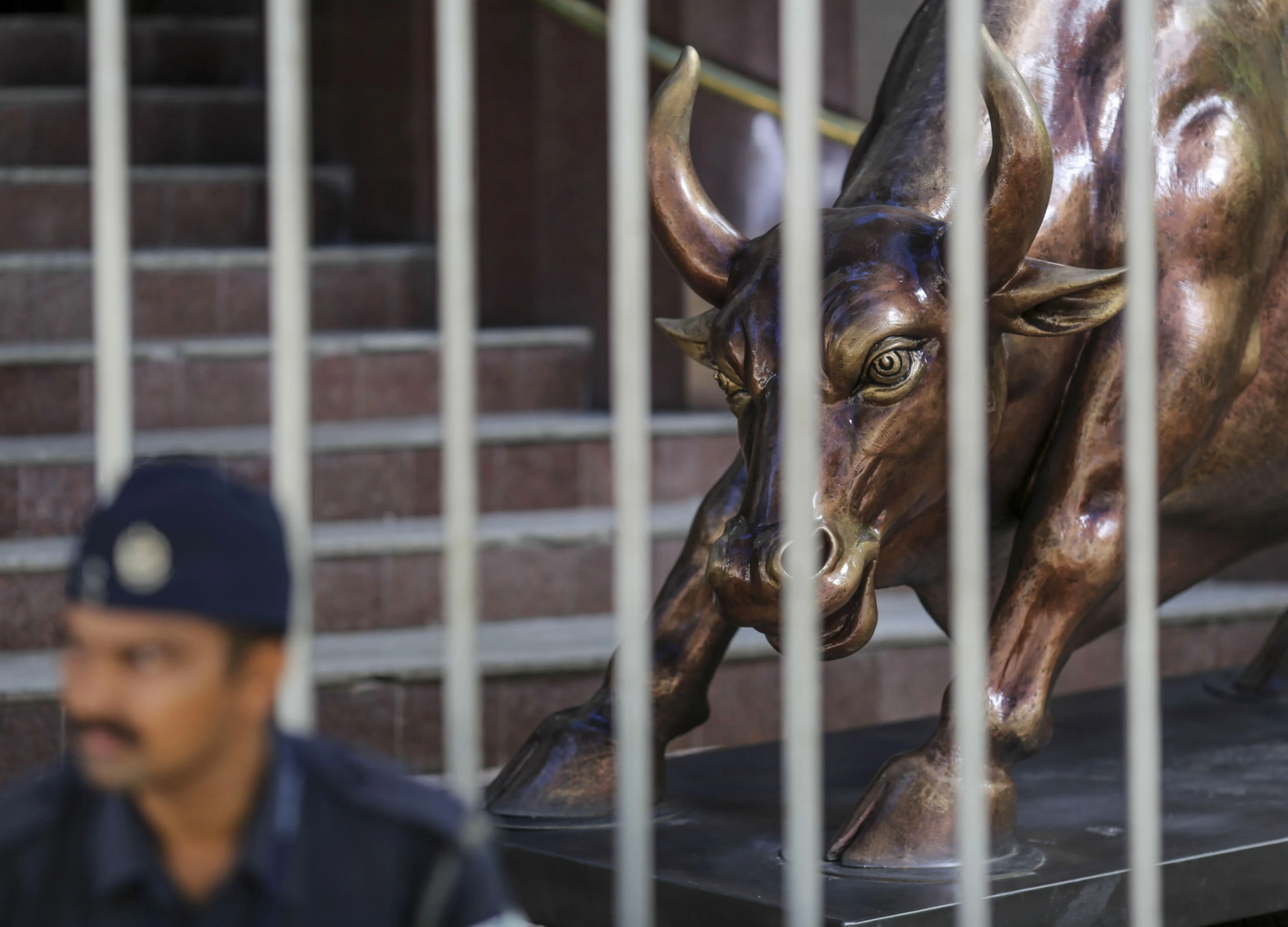 Global Funds Load Up on Indian Stocks as Virus Shelter in Asia