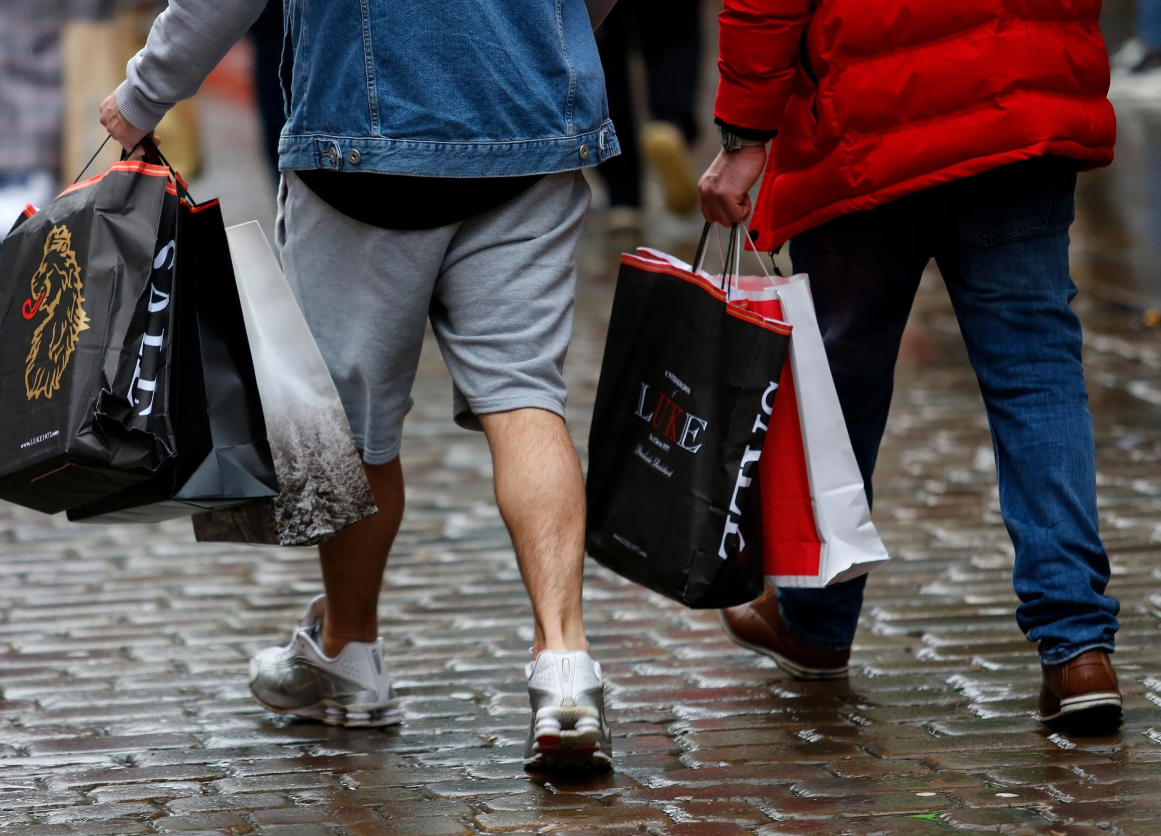U.K. Consumers Face Higher Prices for EU Goods, Deal or Not