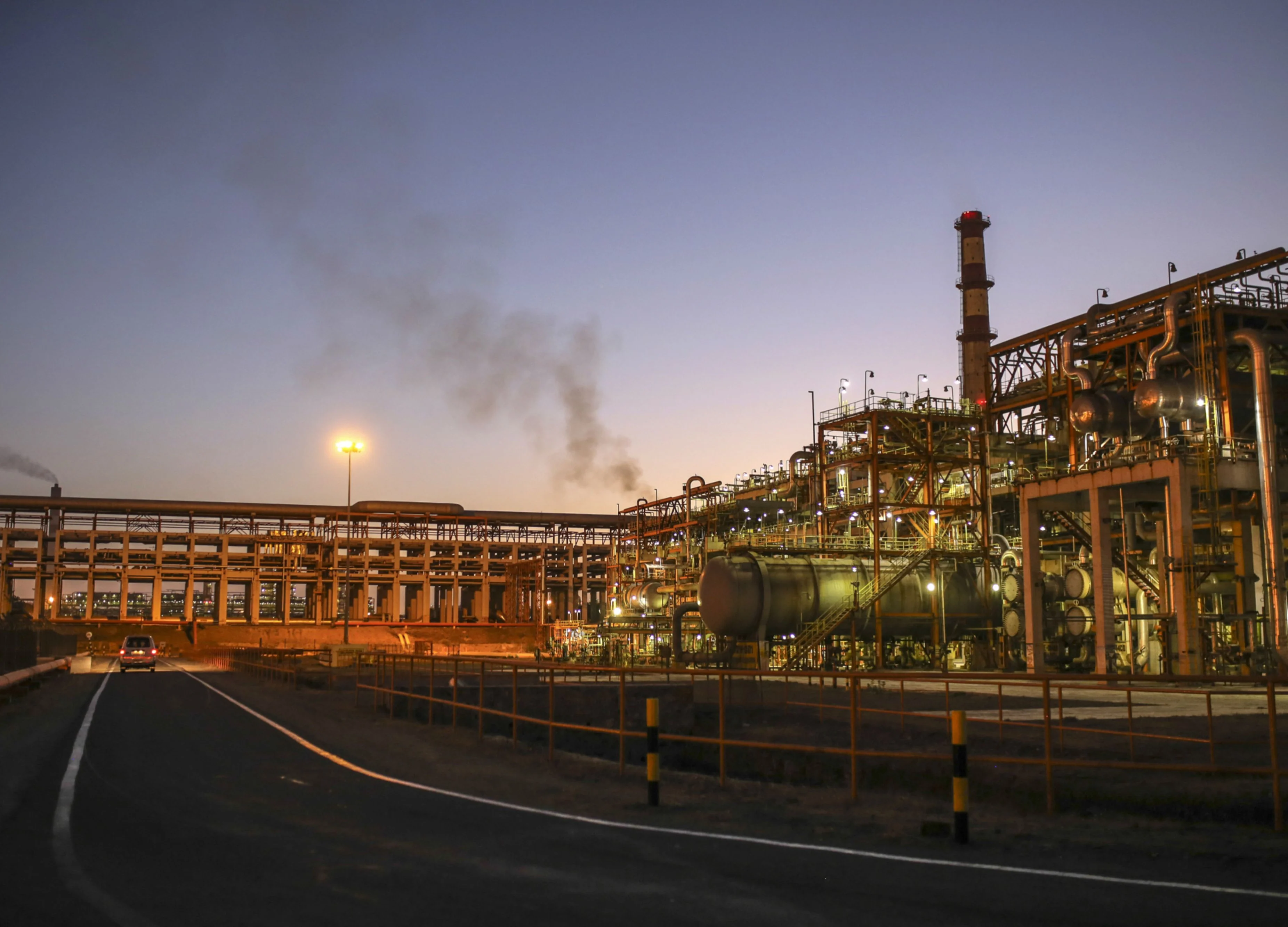 Oil Traders Brace for Asian Refining Cuts as Virus Bites