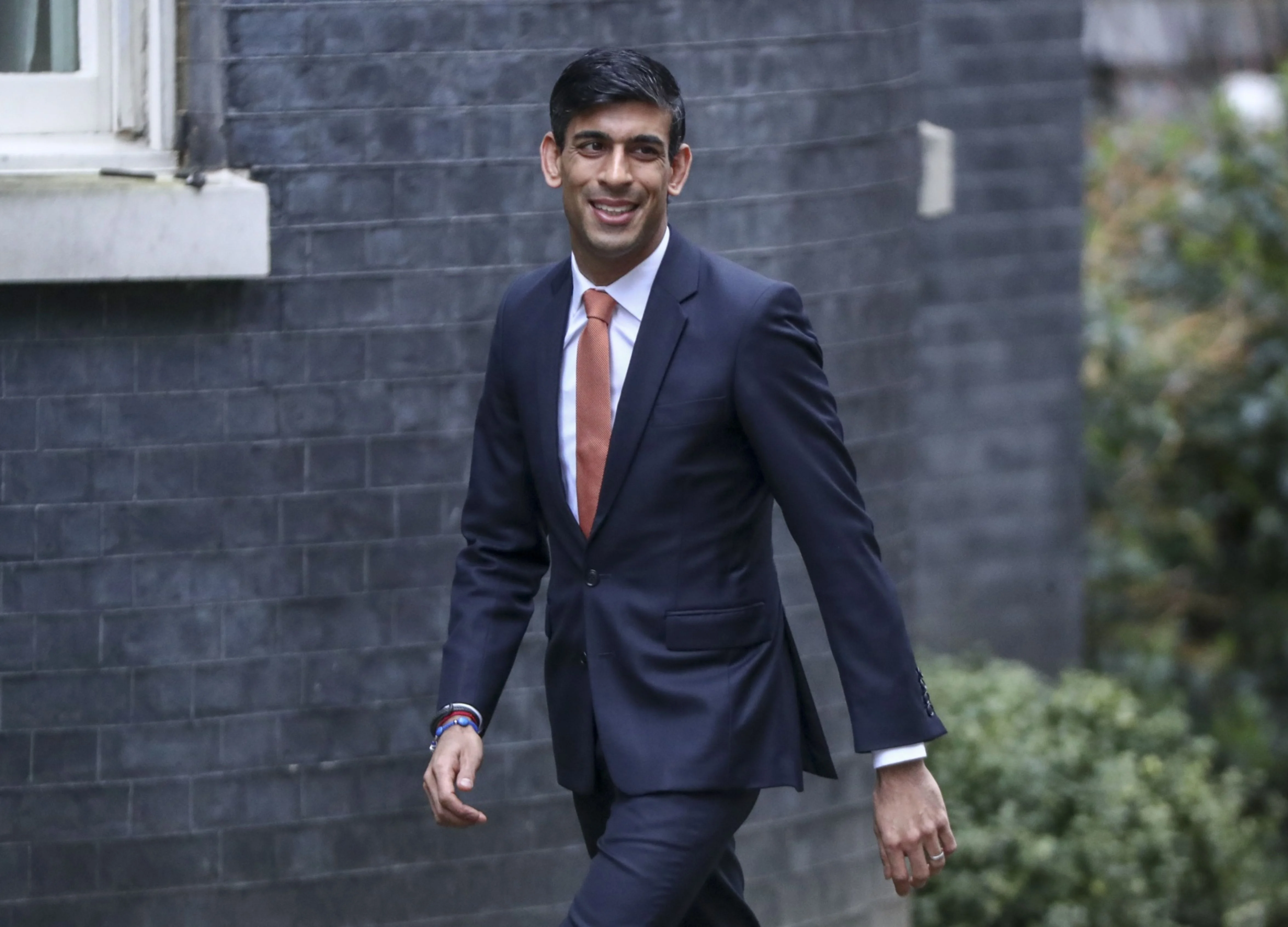U.K. Promises Extra Help for Business as Virus Triggers Shutdown