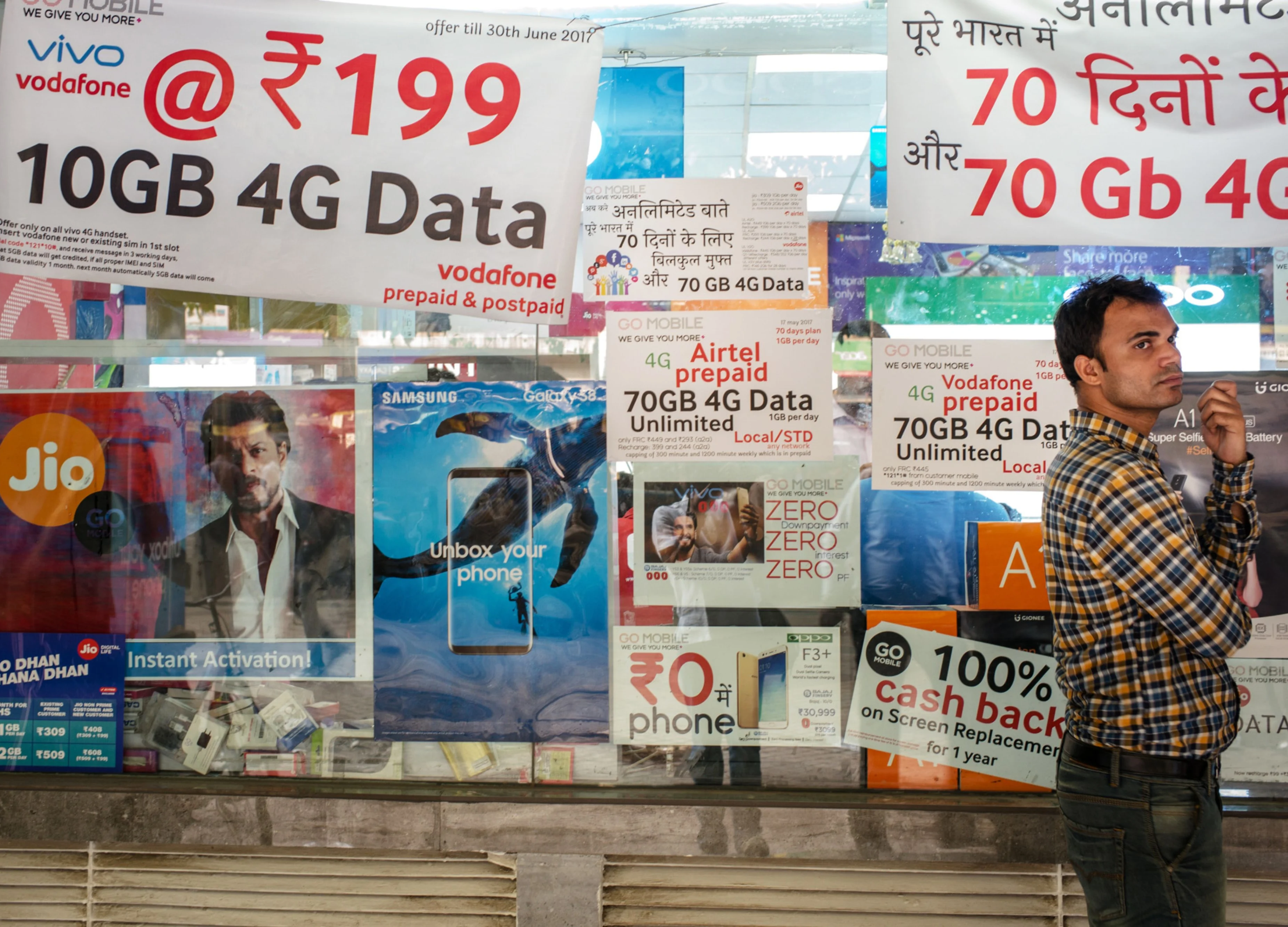 Telecom Companies Owe Around Rs 22,589 Crore In Licence Fees; Rest Rs 70,000 Crore Is Interest, Penalty