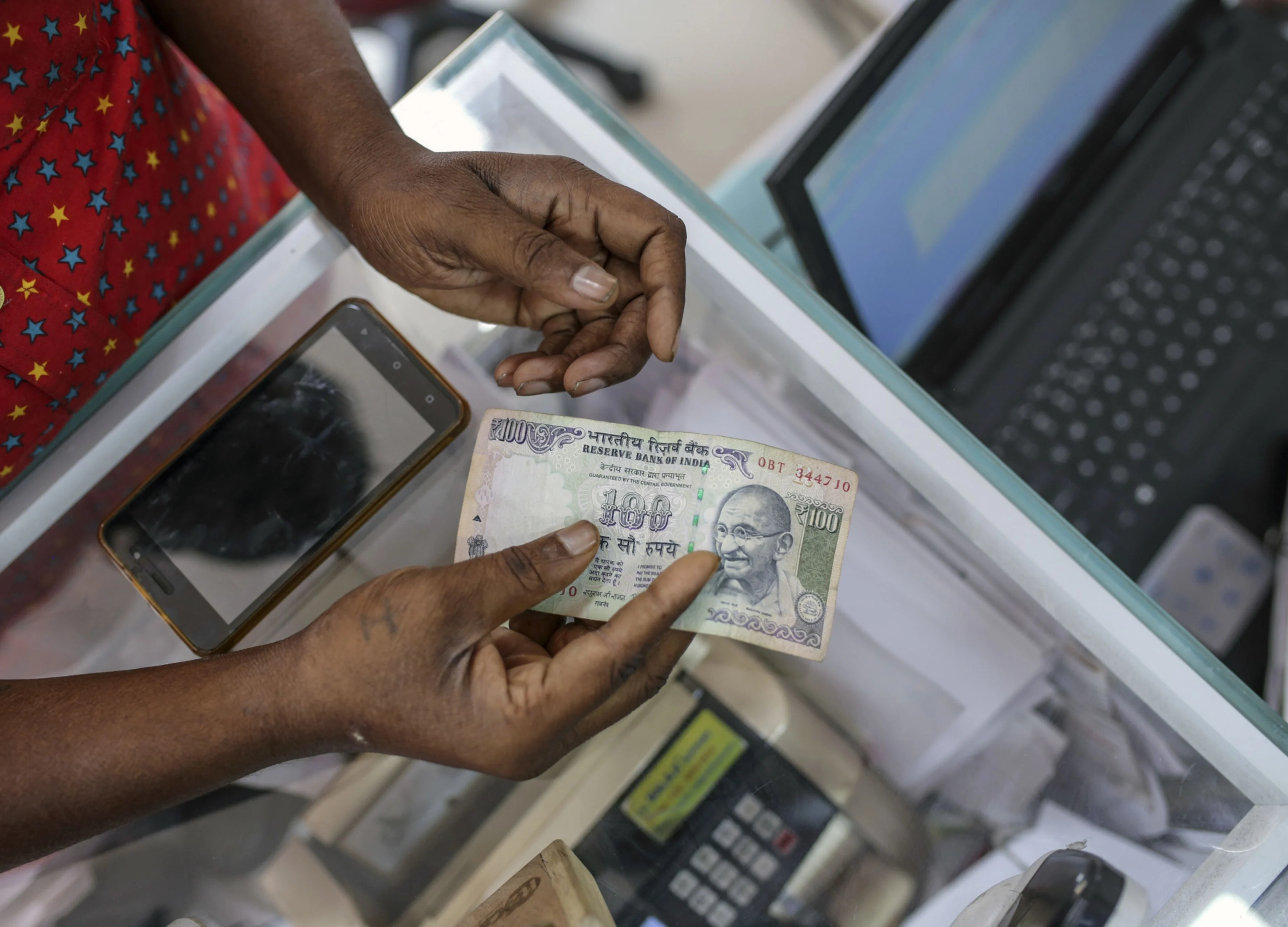 ADB Raises $118 Million From Rupee-Linked Bonds