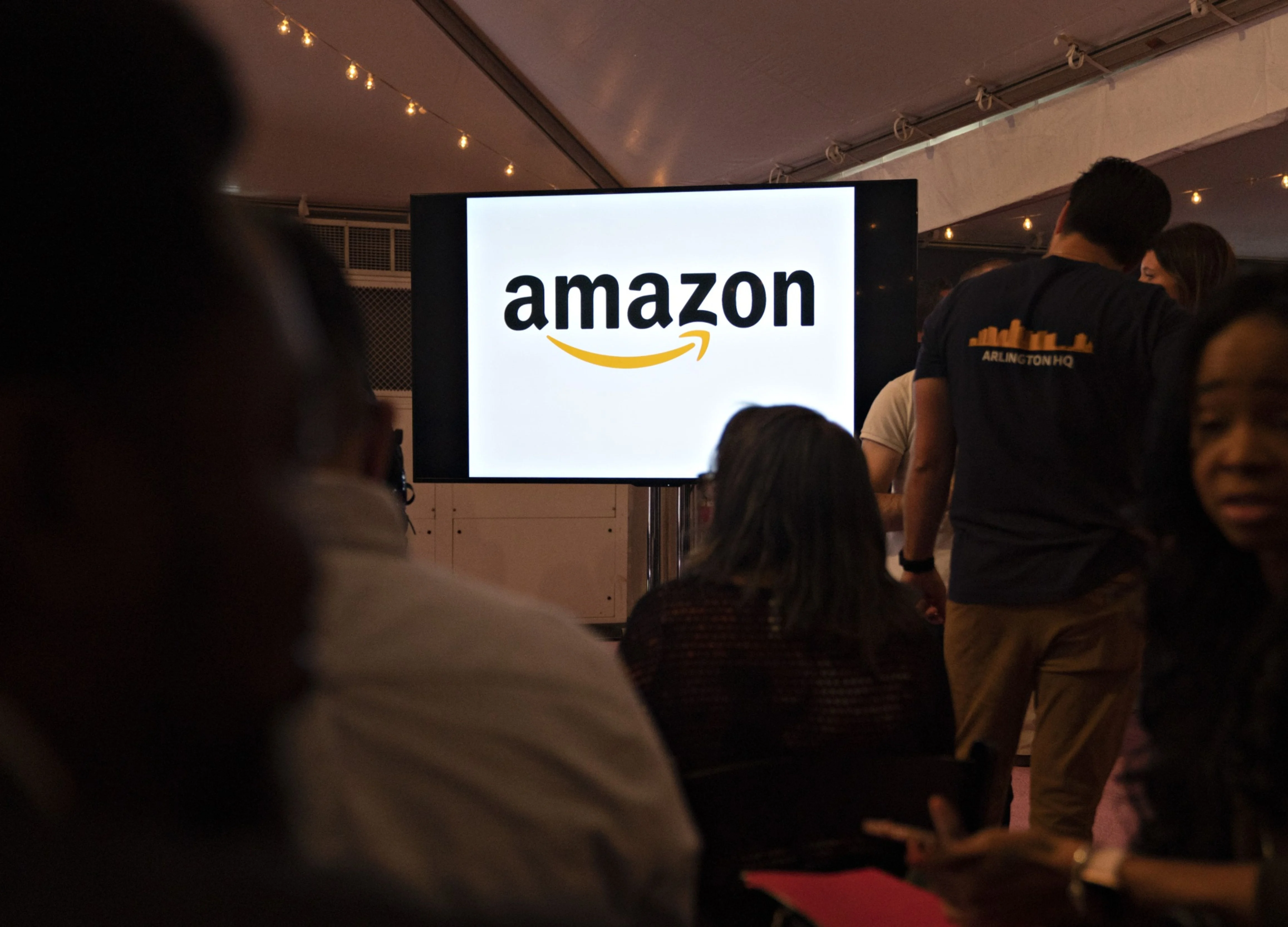 Union Coalition Wants Investigation of Amazon Influence on Wages