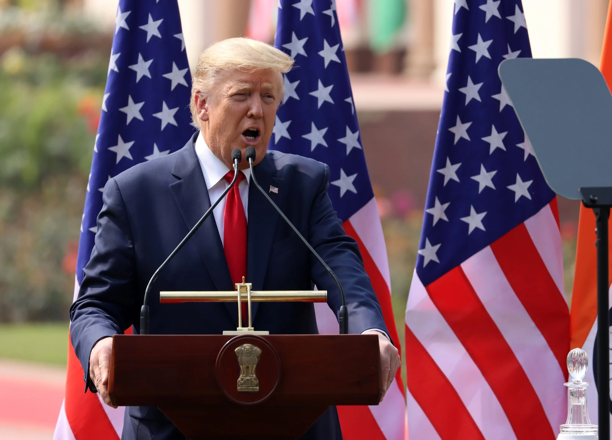 Trump to Brief on Virus as Markets Ignore Plea to Shrug Off Fear
