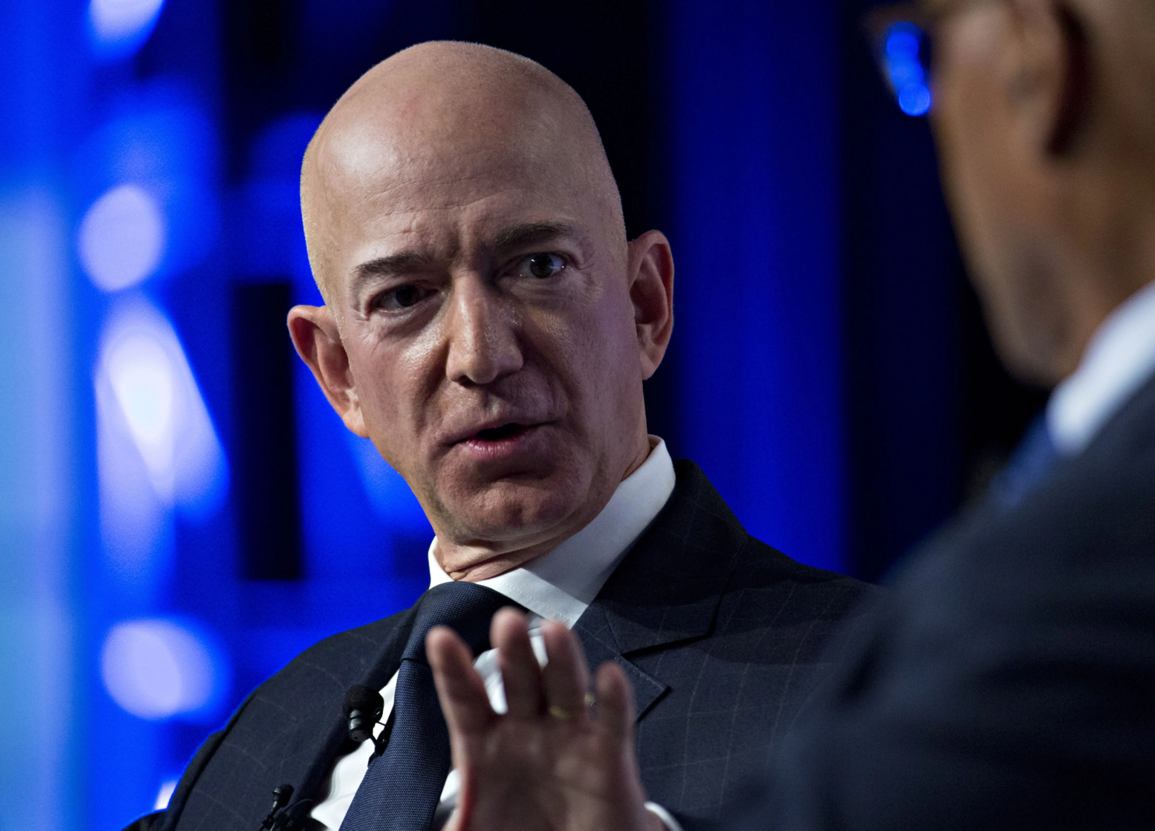 Amazon’s Bezos Tells Workers Coronavirus Will ‘Get Worse’