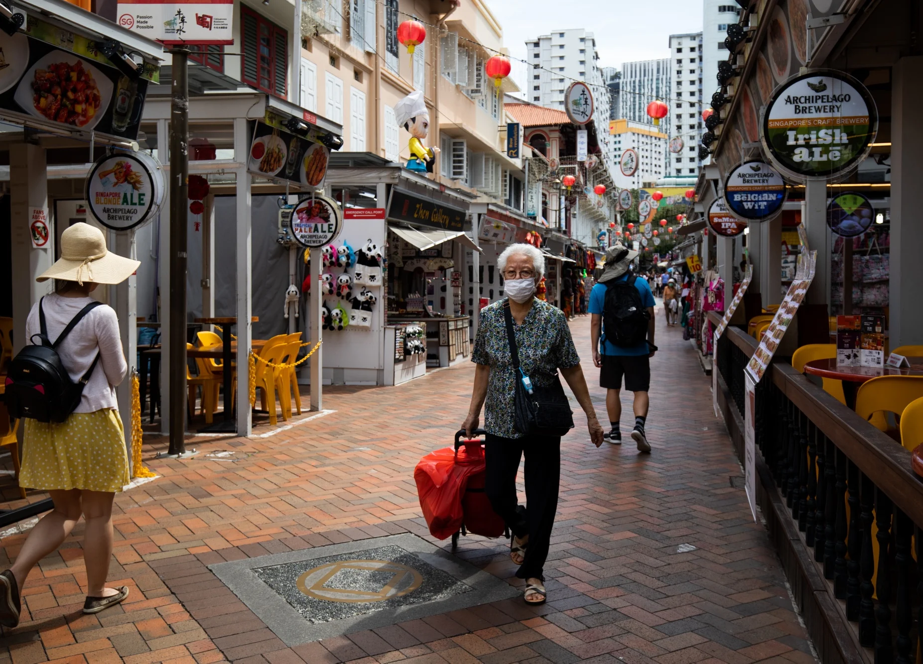 Singapore Cuts Growth Outlook, Plans Stimulus Amid Virus
