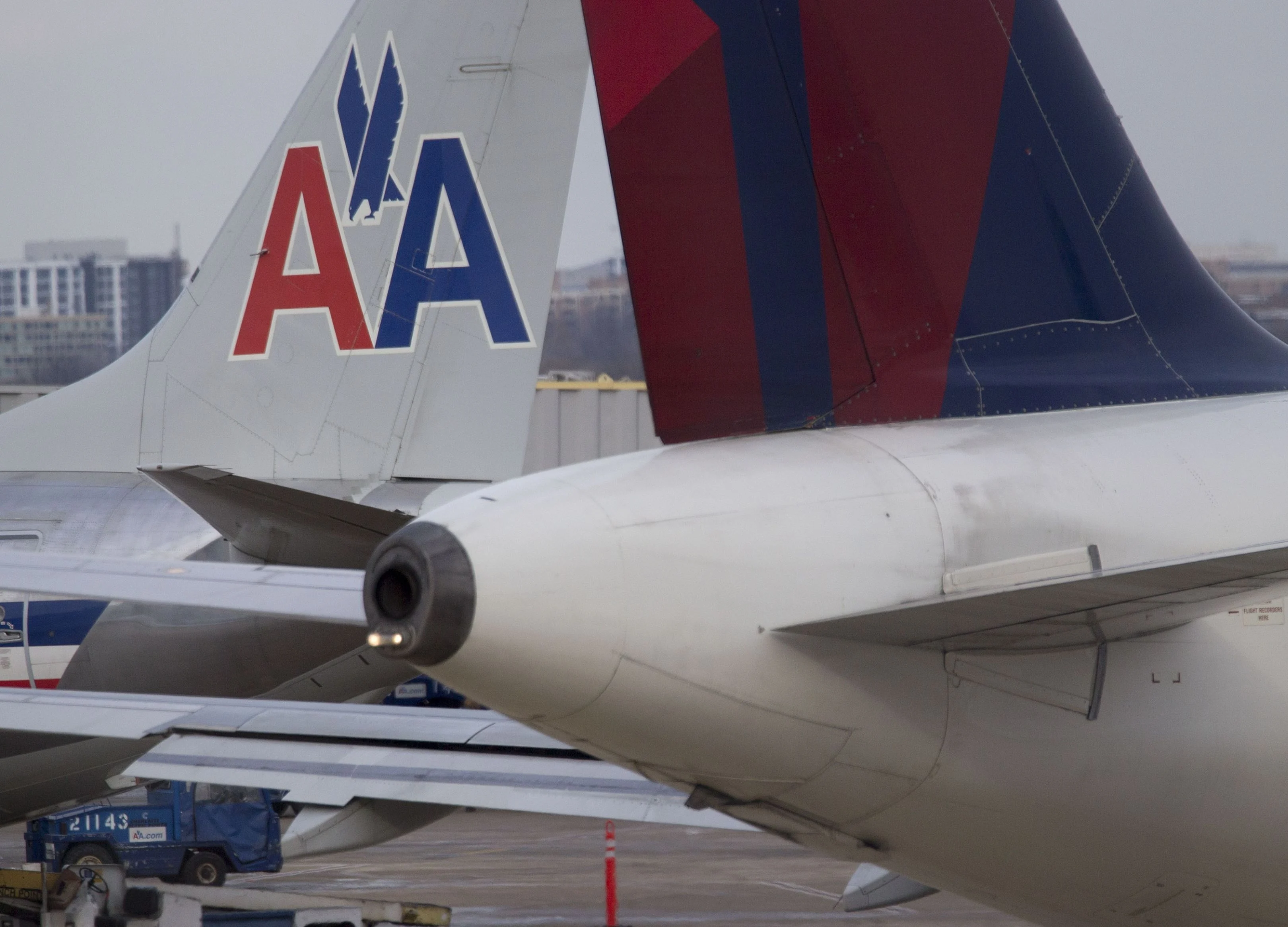 American Airlines Pilot Tests Positive for Coronavirus