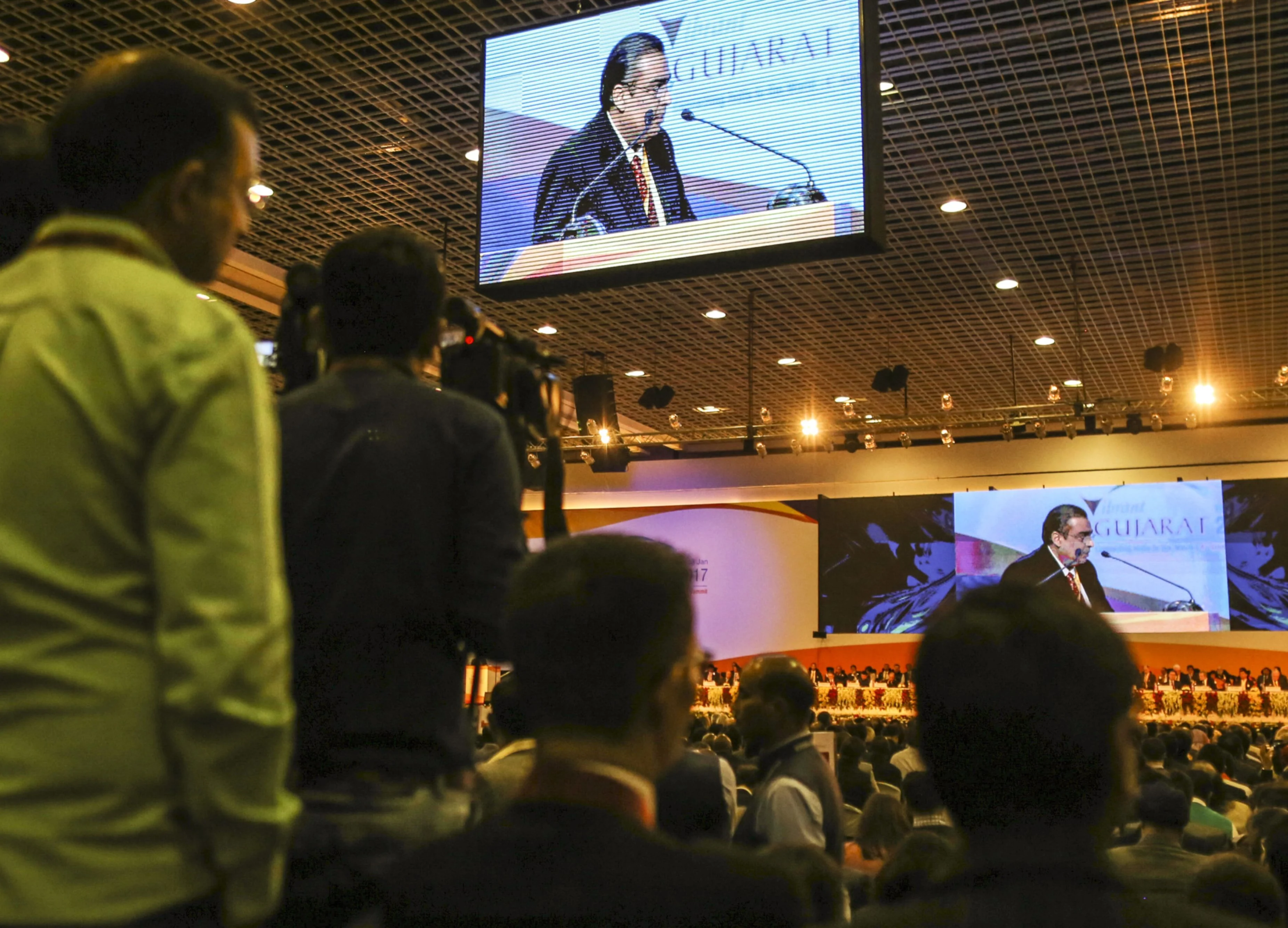 Ambani’s Plans to Make Reliance Debt-Free Hit Multiple Snags