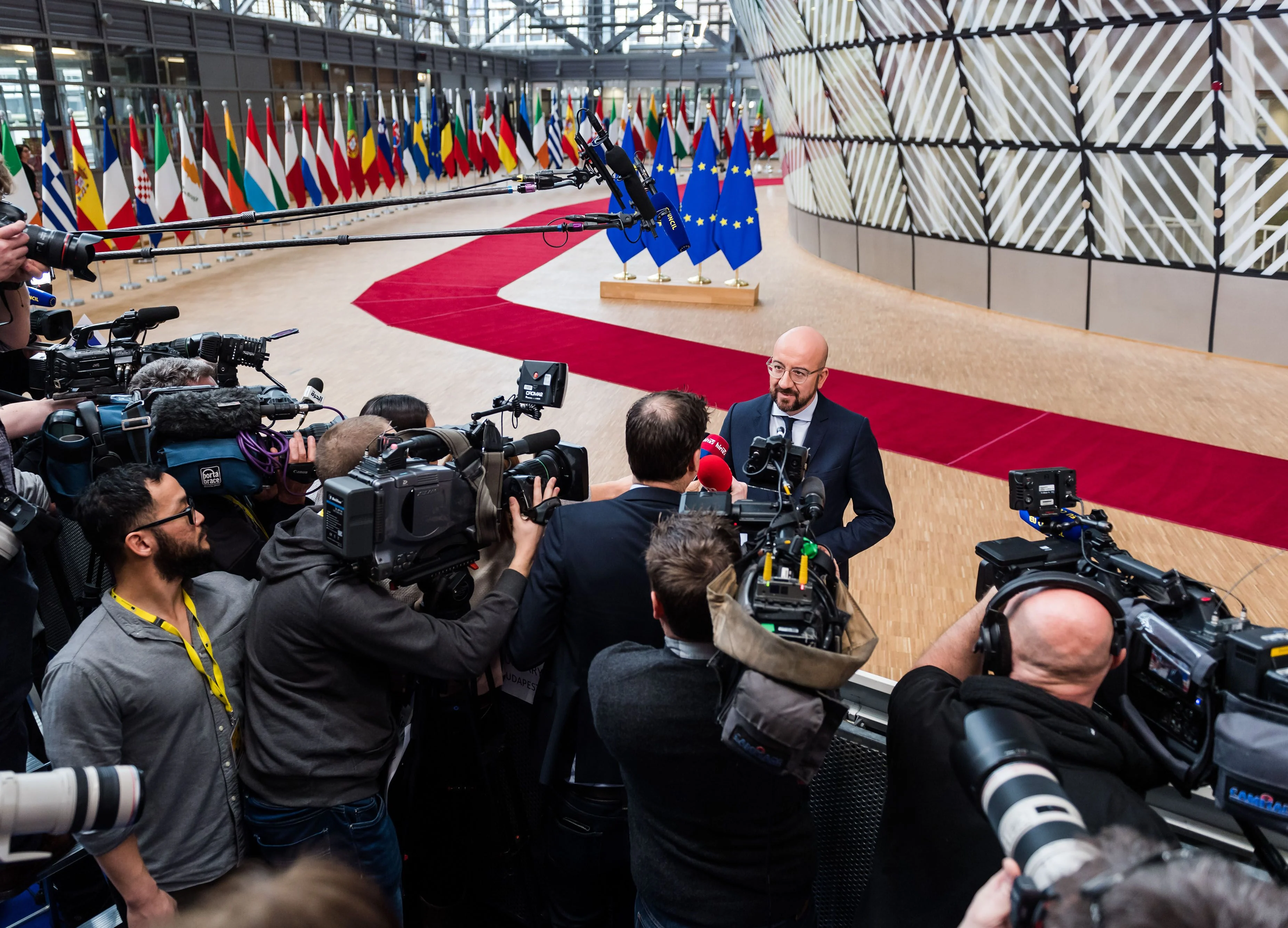France Warns of U.K. Blackmail as EU Prepares Negotiating Stance