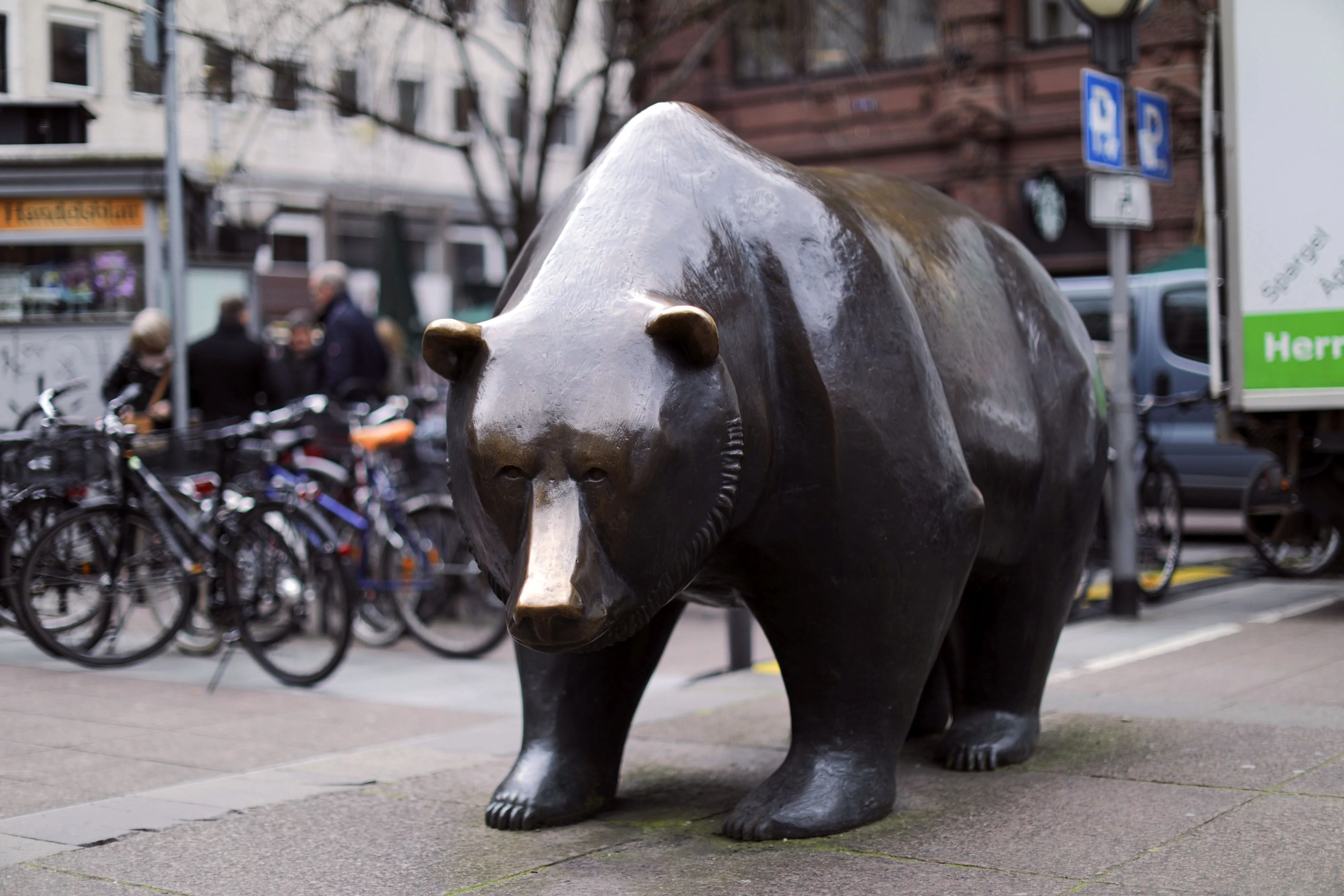 Bridgewater Makes $14 Billion Short Against European Stocks