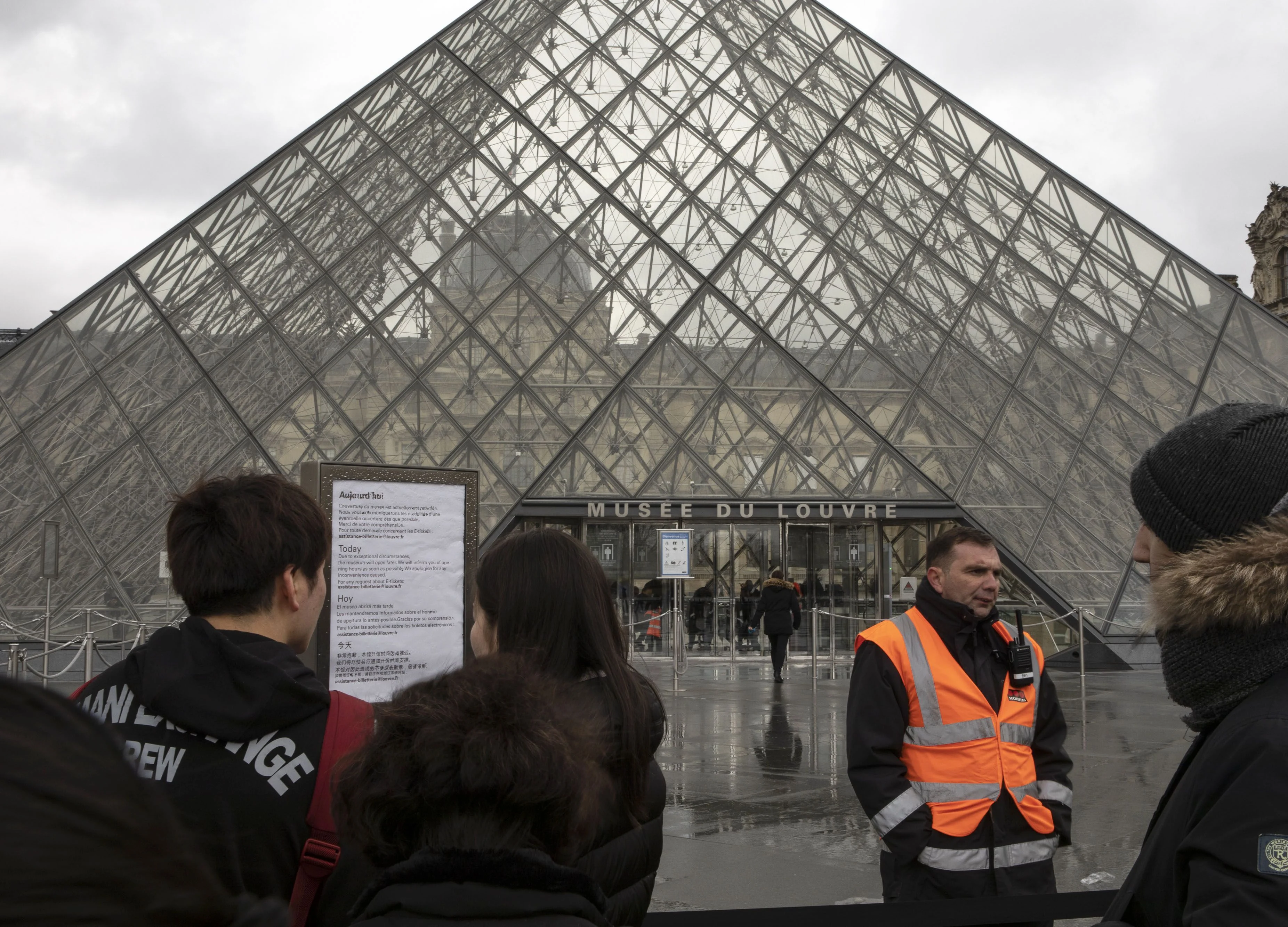 Paris’s Louvre Museum Remains Shut Amid Coronavirus Concerns