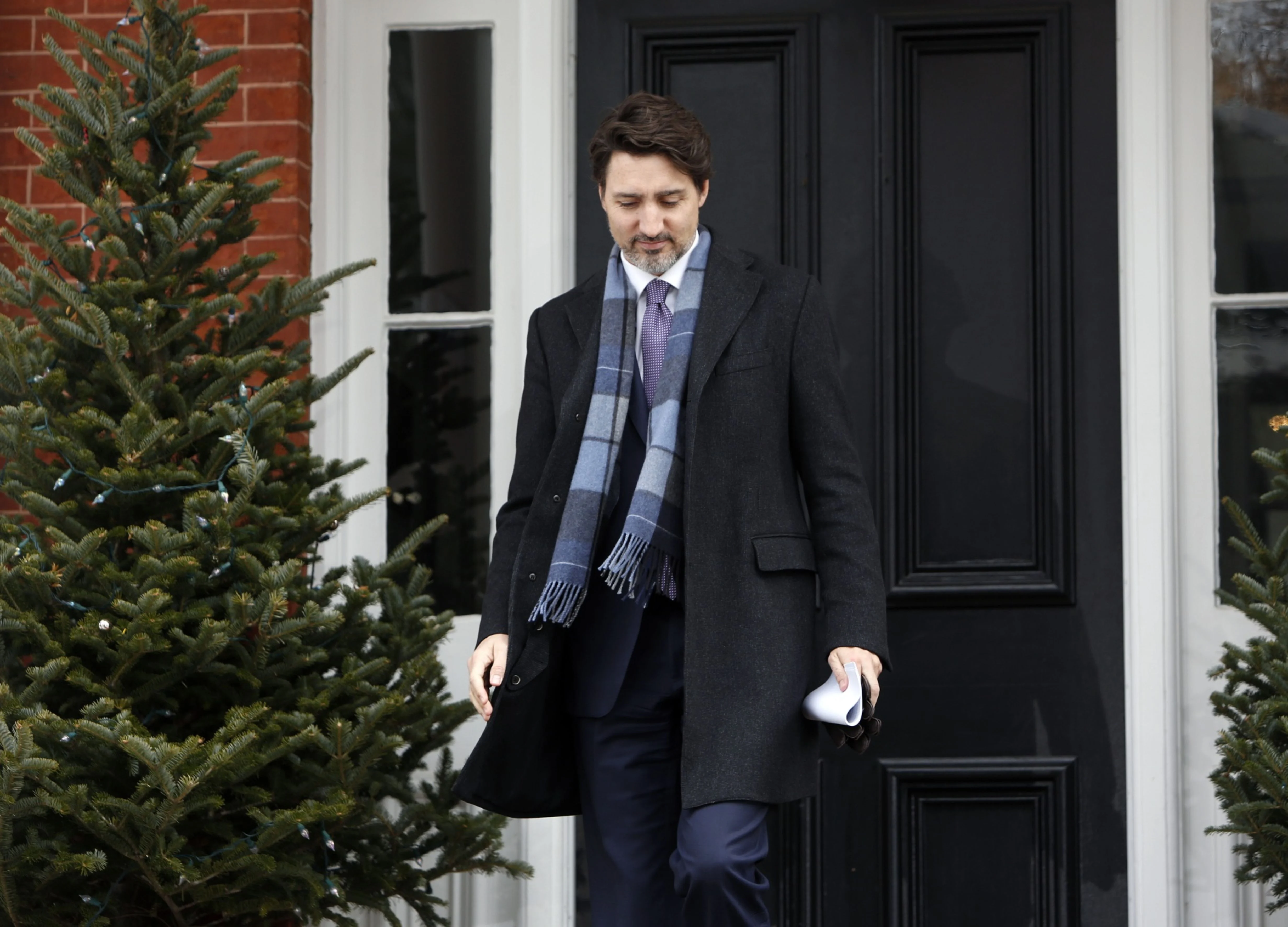 Trudeau Rushes to Deliver Virus Aid Under Expanded Program